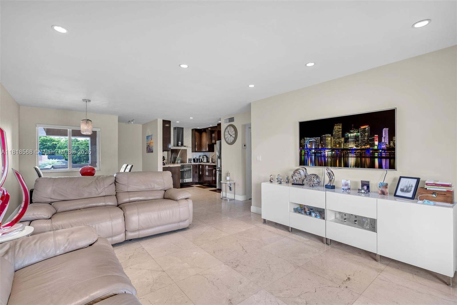 7430 Miami Lakes Dr #E301, Miami Lakes, Florida image 2