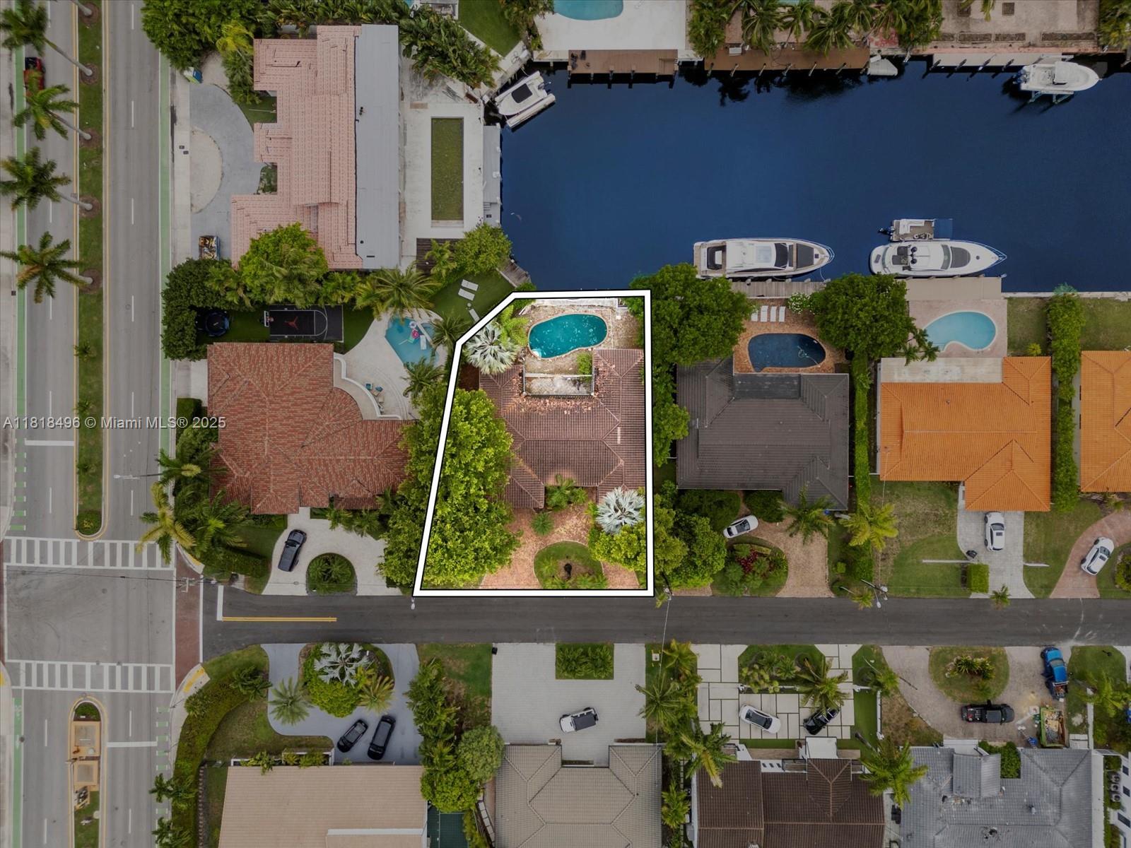 3446 NE 168th St, North Miami Beach, Florida image 9