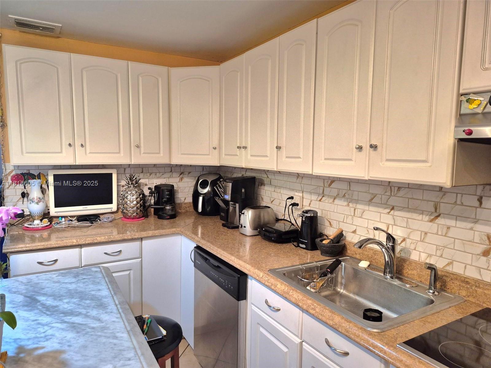 5930 N Farragut Dr, Hollywood, Florida image 15