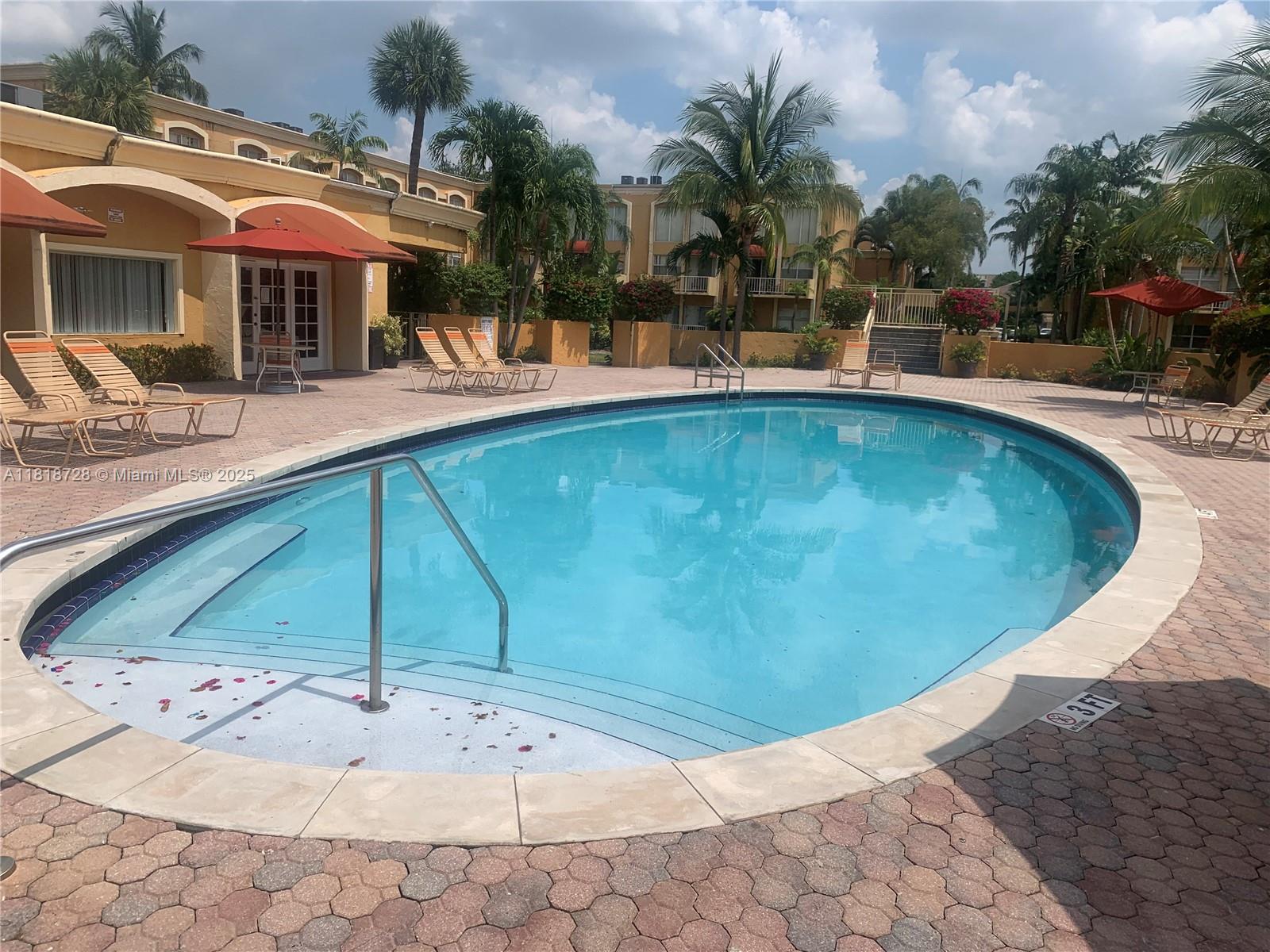 Residential, Hialeah, Florida image 13