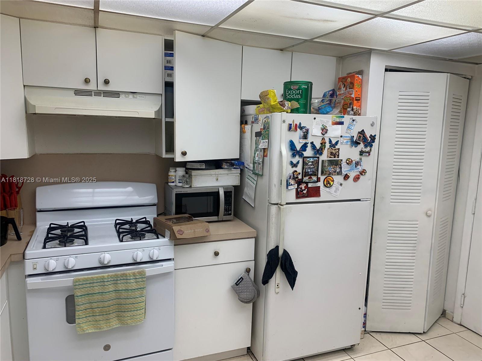 Residential, Hialeah, Florida image 5
