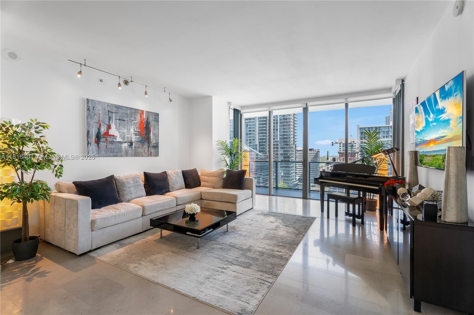 68 6th St Unit 1704, Miami, Florida 33131