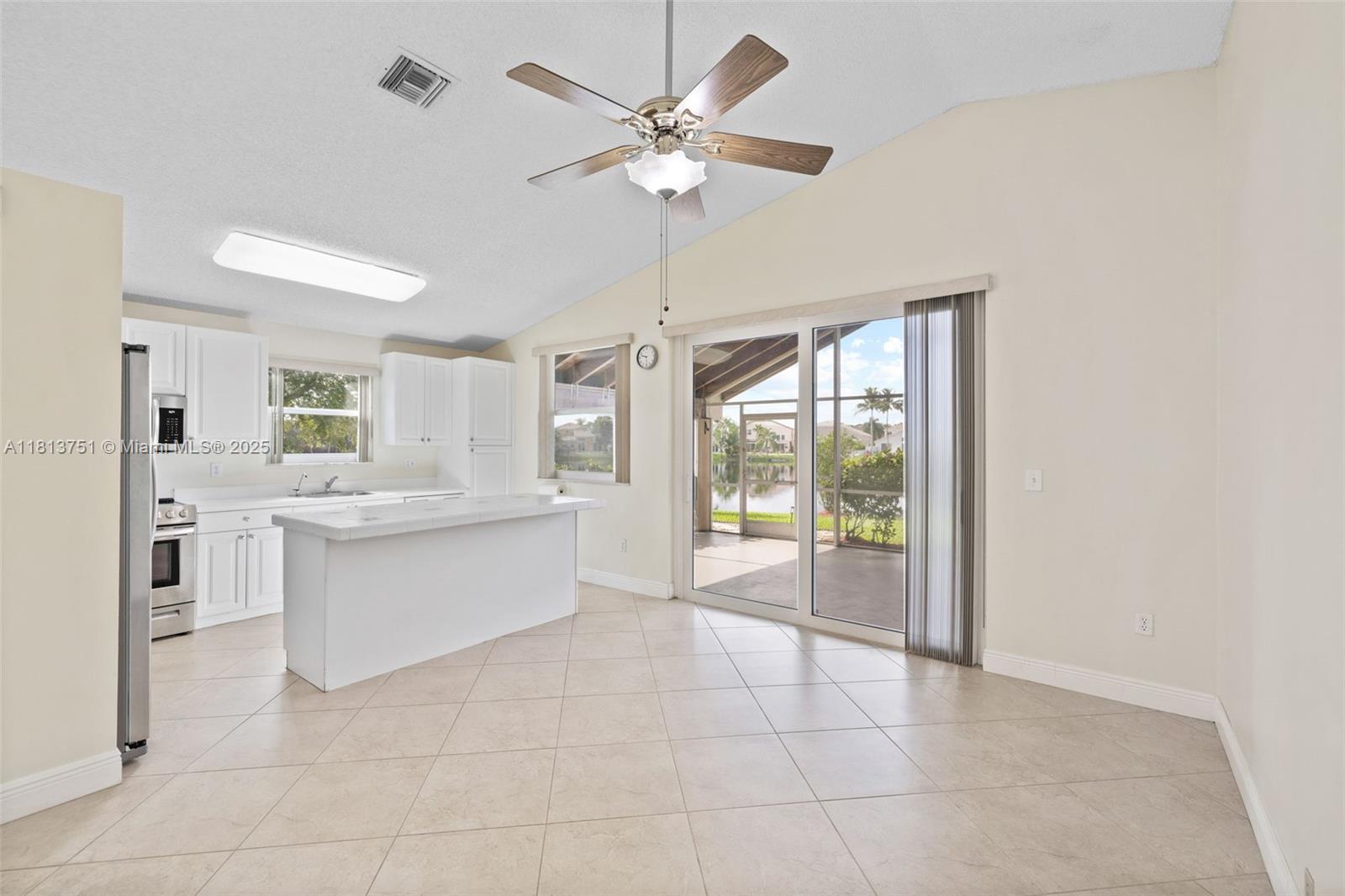 15696 NW 12th Mnr, Pembroke Pines, Florida image 2