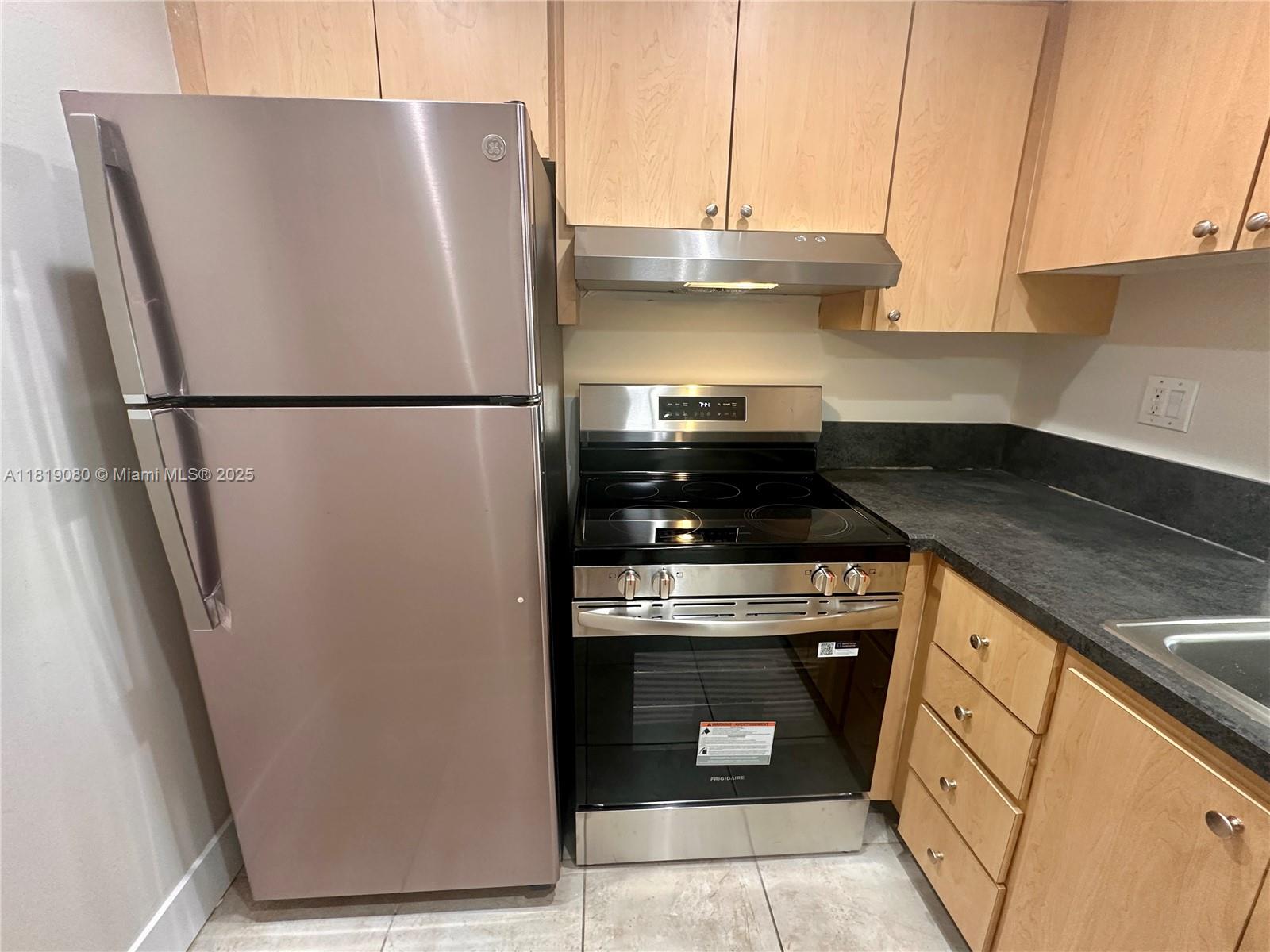 2935 NE 163rd St #3P, North Miami Beach, Florida image 2