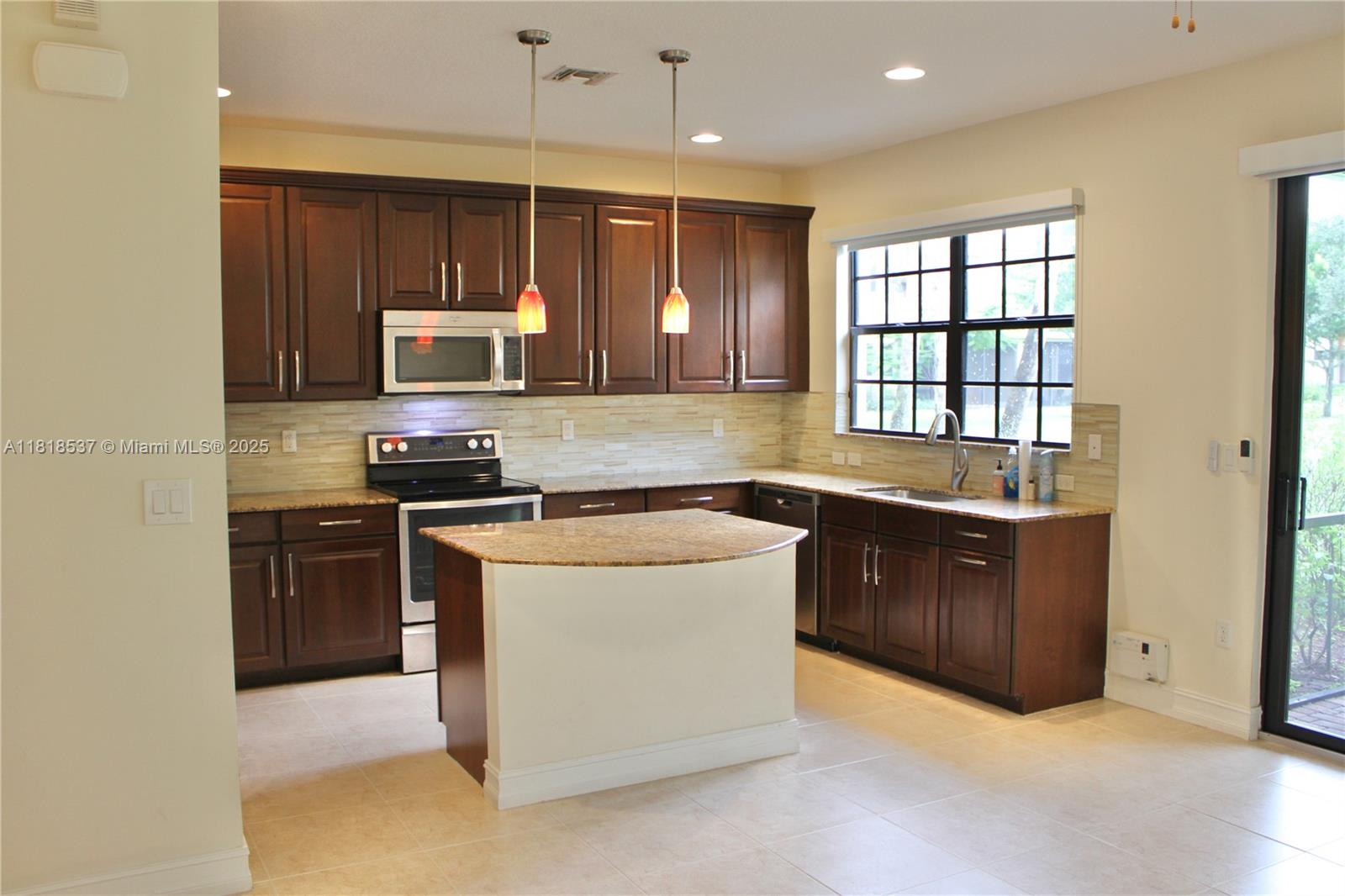 119 E Riverwalk Circle East, Plantation, Florida image 12