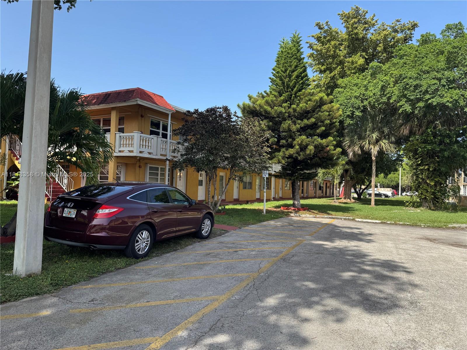 115 NE 202nd Ter #M25, Miami Gardens, Florida image 1