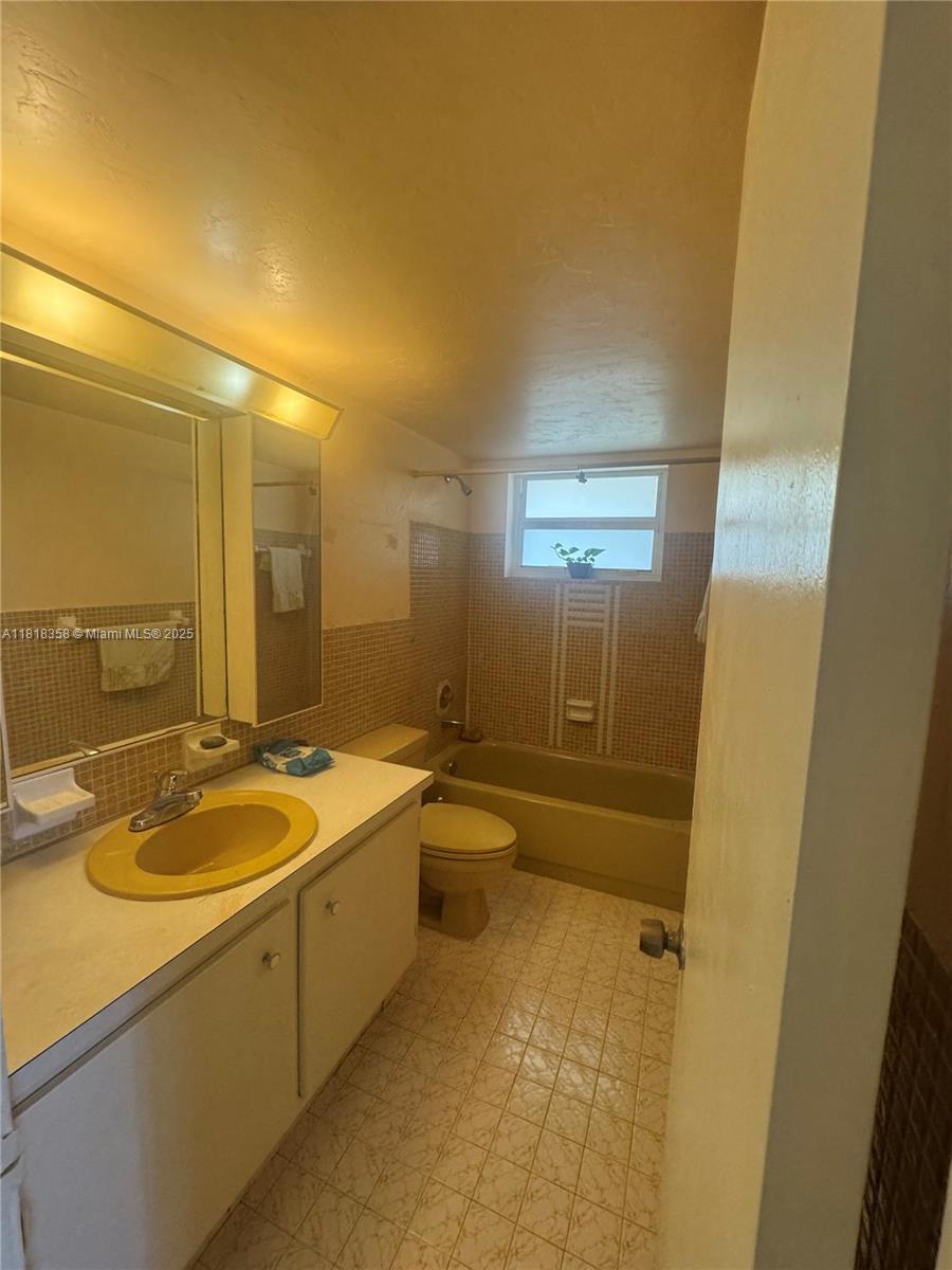 115 NE 202nd Ter #M25, Miami Gardens, Florida image 10