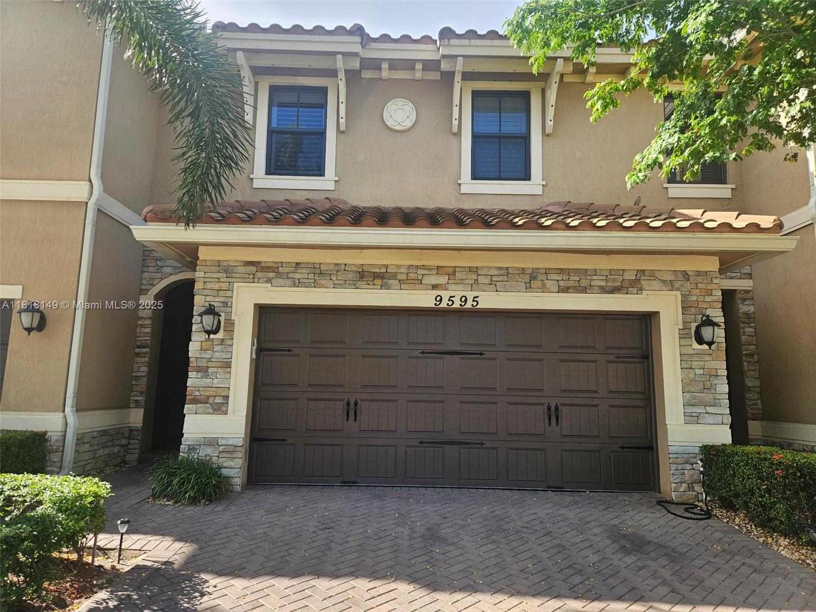 9595 N Town Parc Cir N, Parkland, Florida image 2