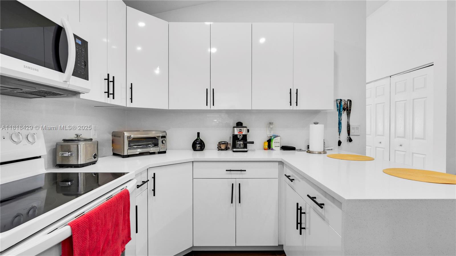 7578 W 30th Ln, Hialeah, Florida image 9