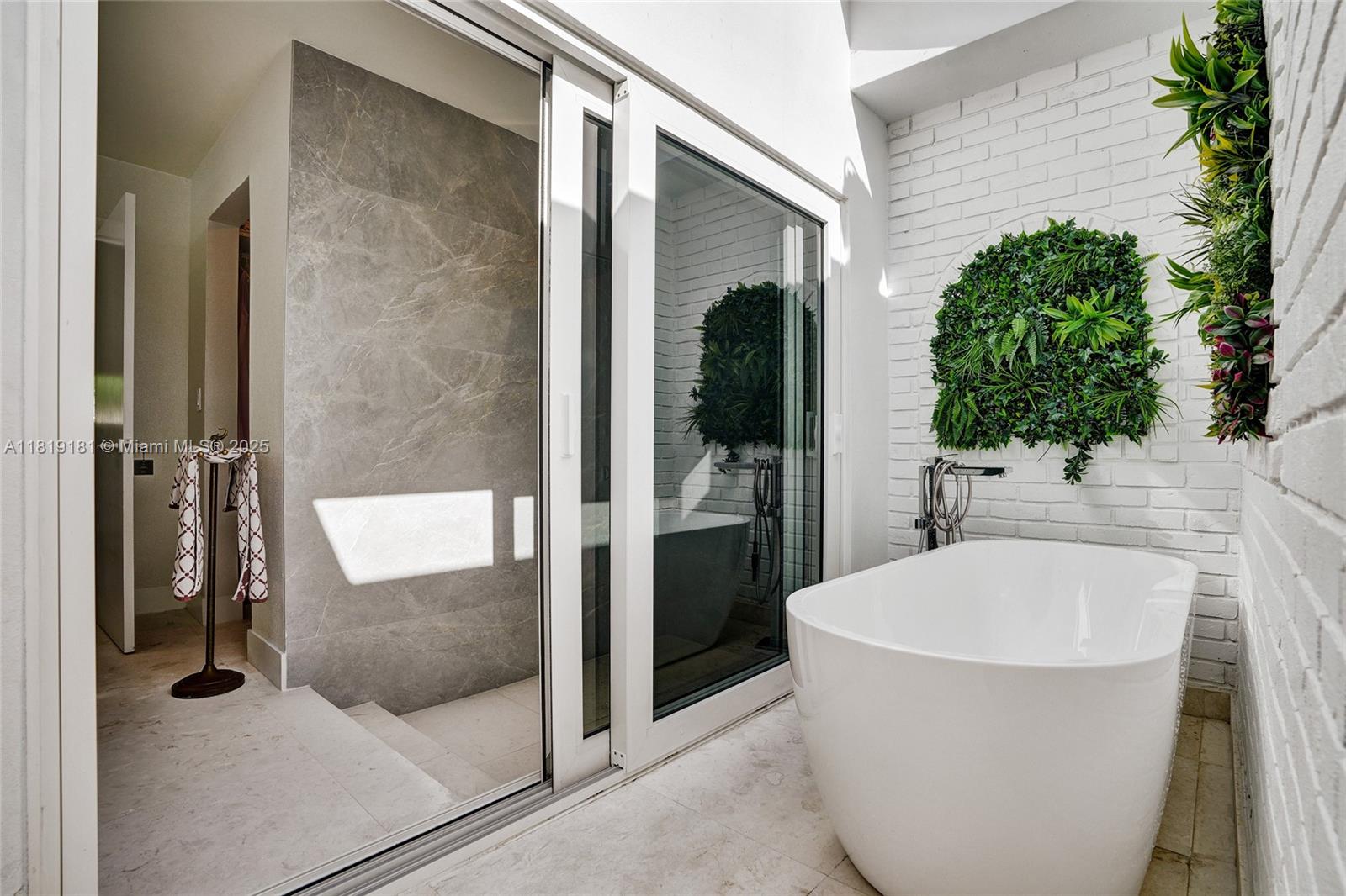1000 S Southlake Dr, Hollywood, Florida image 10