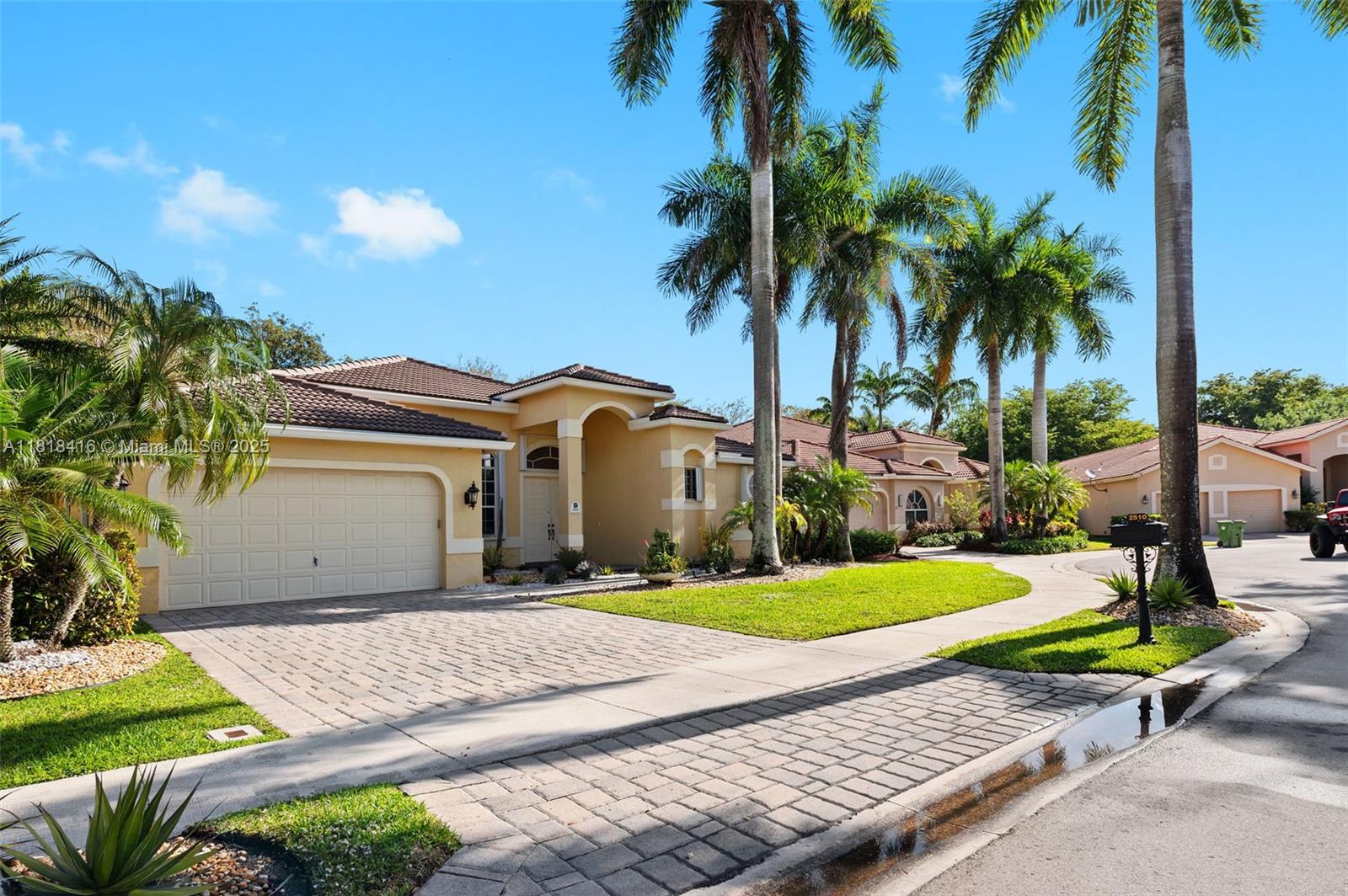 2510 Jardin Dr, Weston, Florida image 1