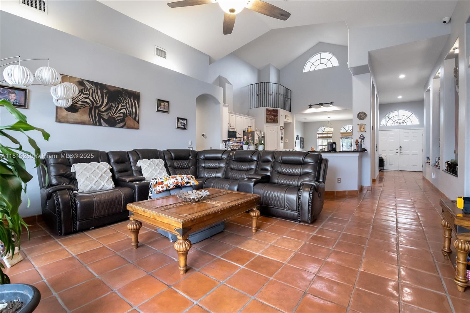 10327 Meadow Crossing Drive, Tampa, Florida image 11
