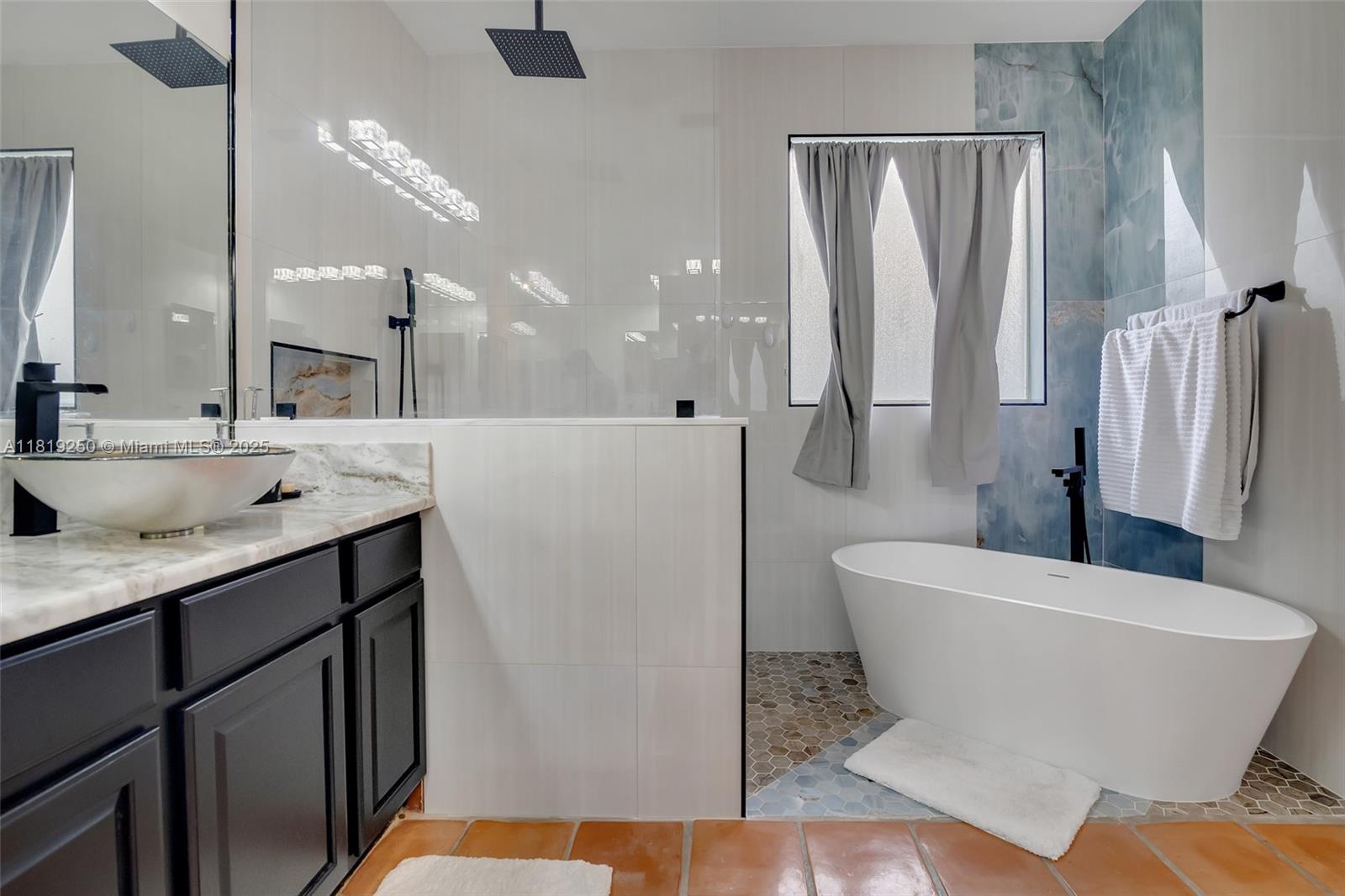 10327 Meadow Crossing Drive, Tampa, Florida image 17
