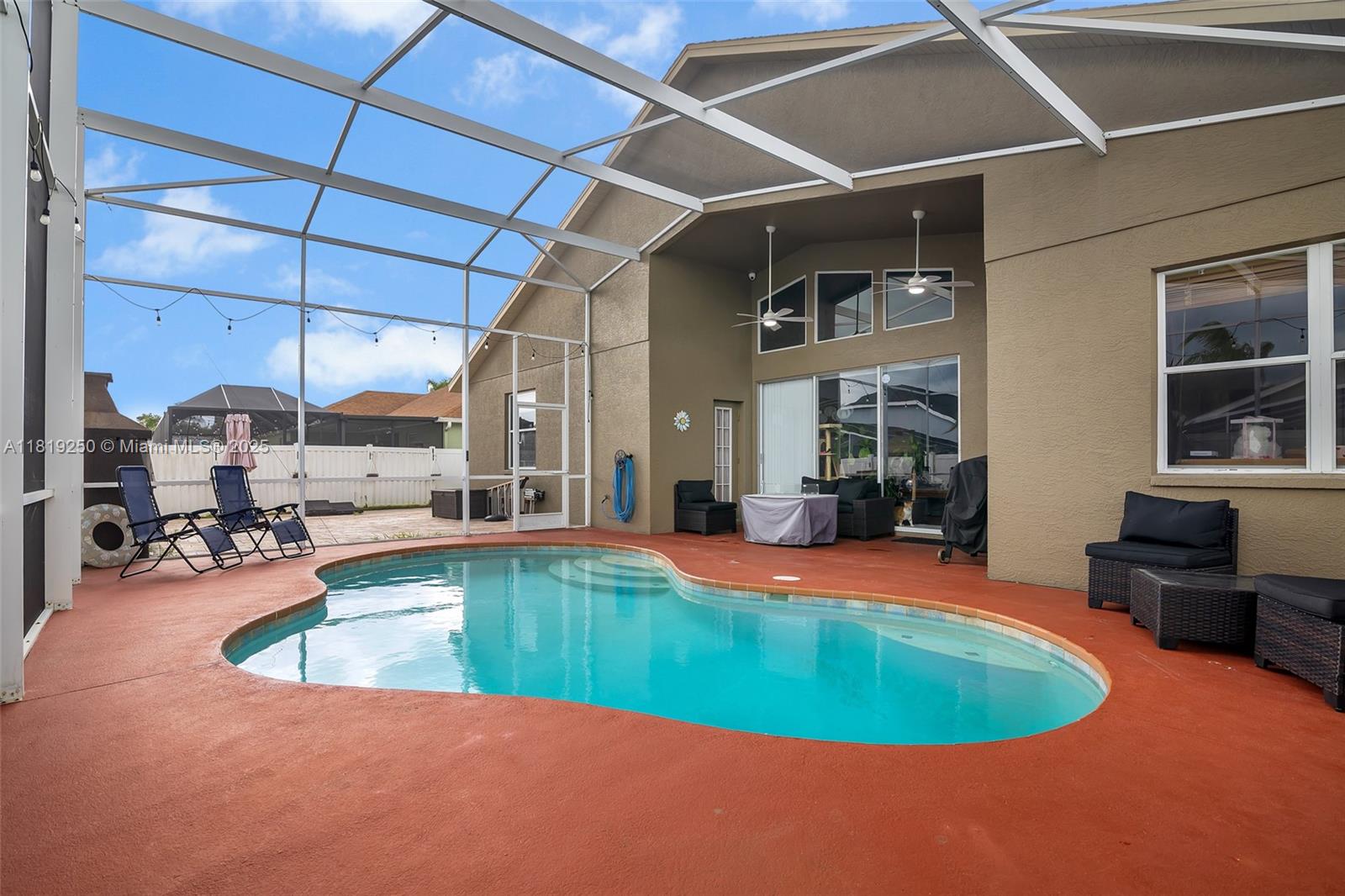 10327 Meadow Crossing Drive, Tampa, Florida image 27