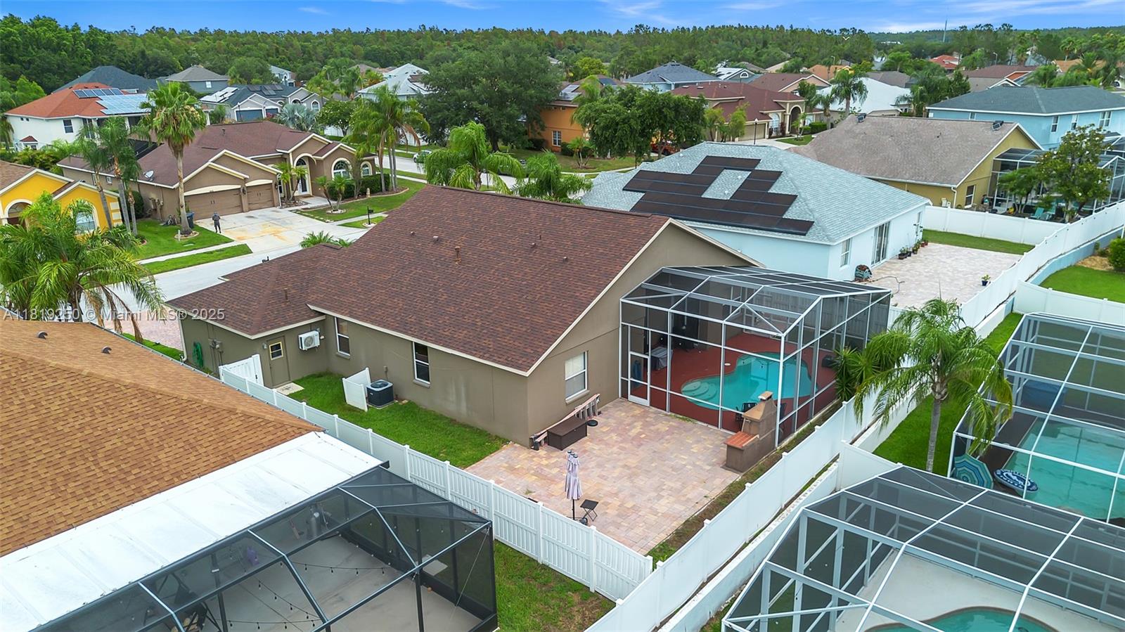 10327 Meadow Crossing Drive, Tampa, Florida image 31