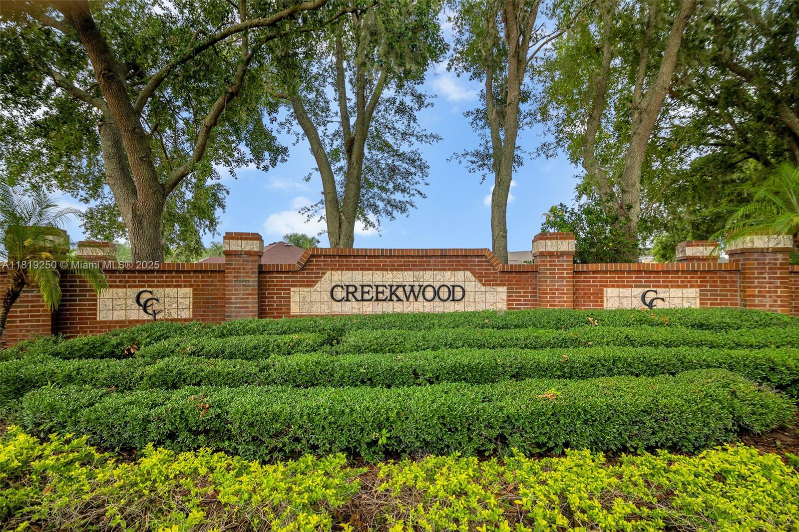 10327 Meadow Crossing Drive, Tampa, Florida image 5