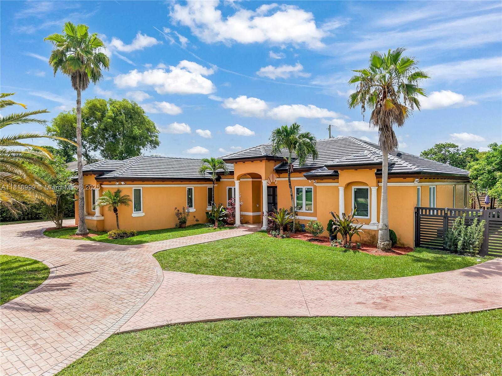 9020 SW 171st Ter, Palmetto Bay, Florida image 2