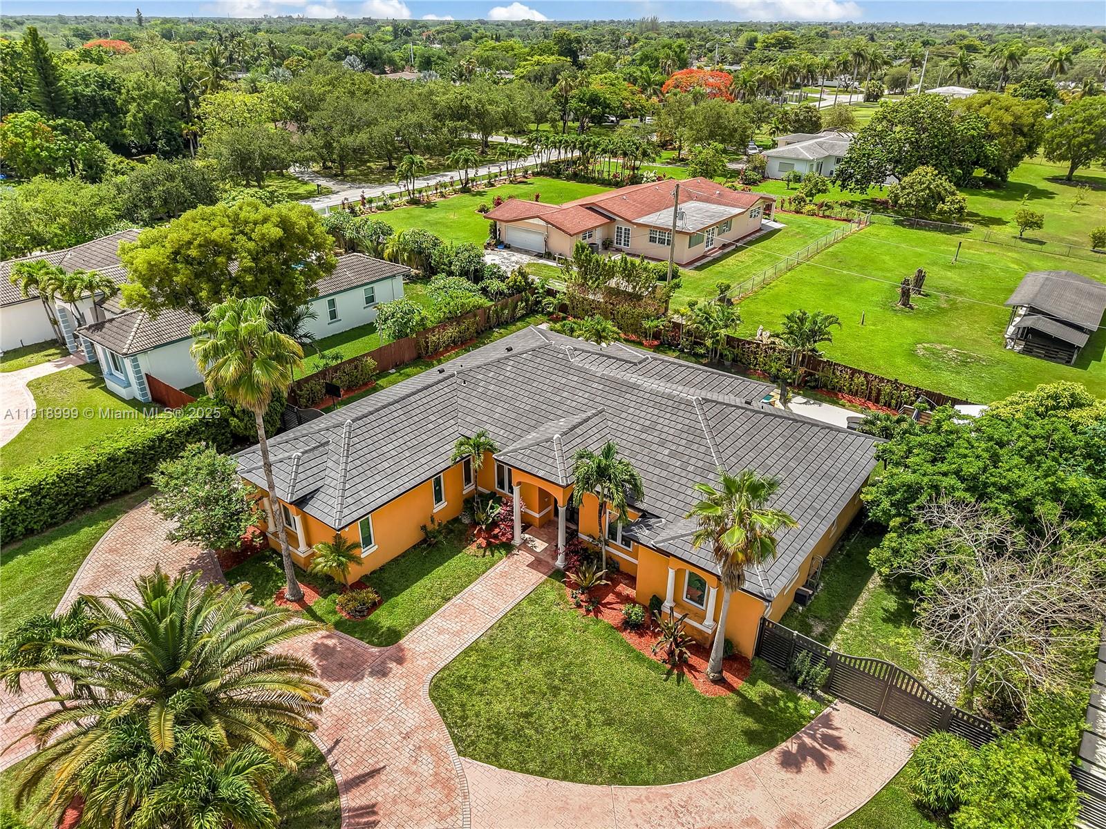 9020 SW 171st Ter, Palmetto Bay, Florida image 3