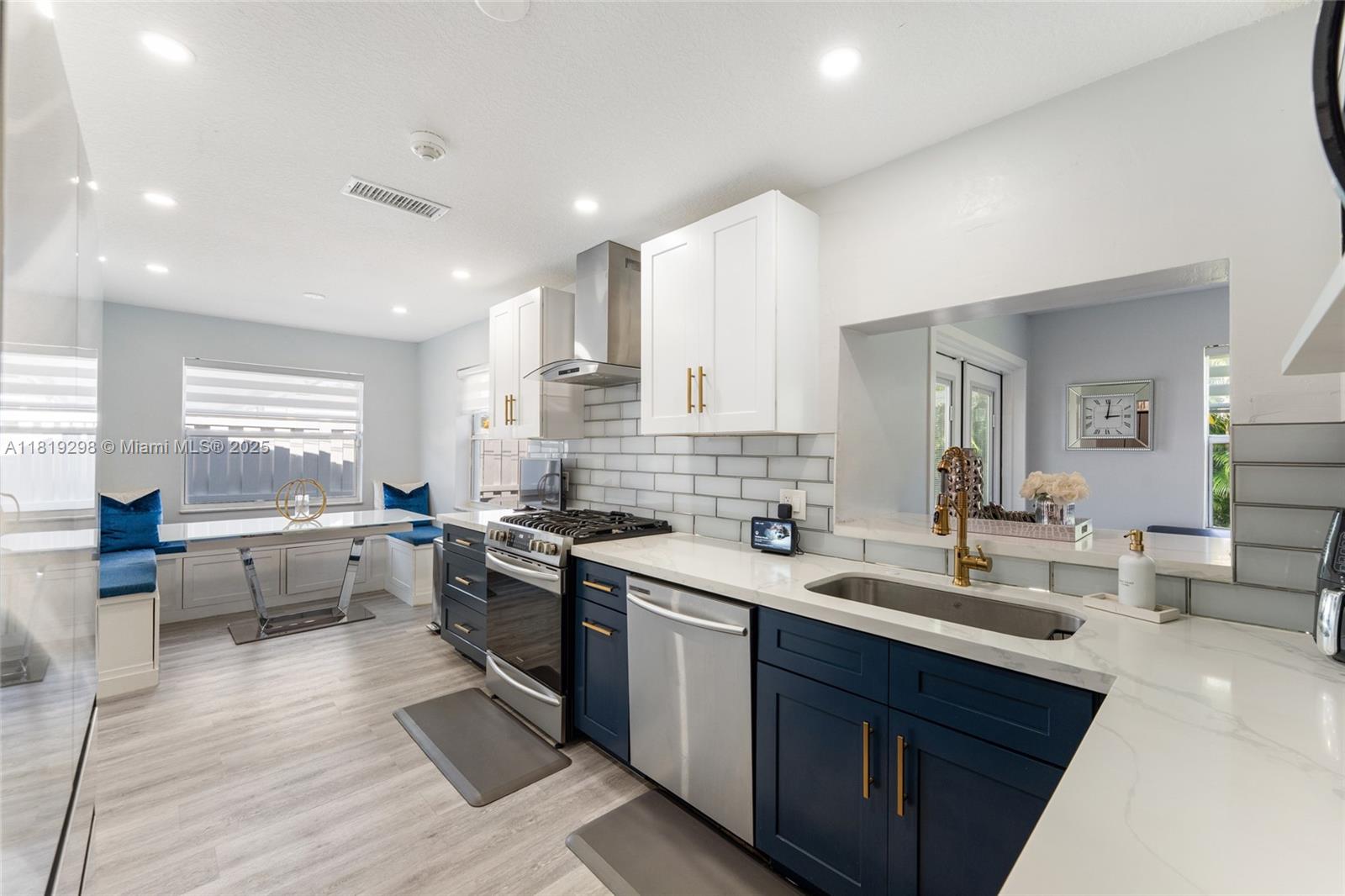 11330 NW 29th Pl, Sunrise, Florida image 9