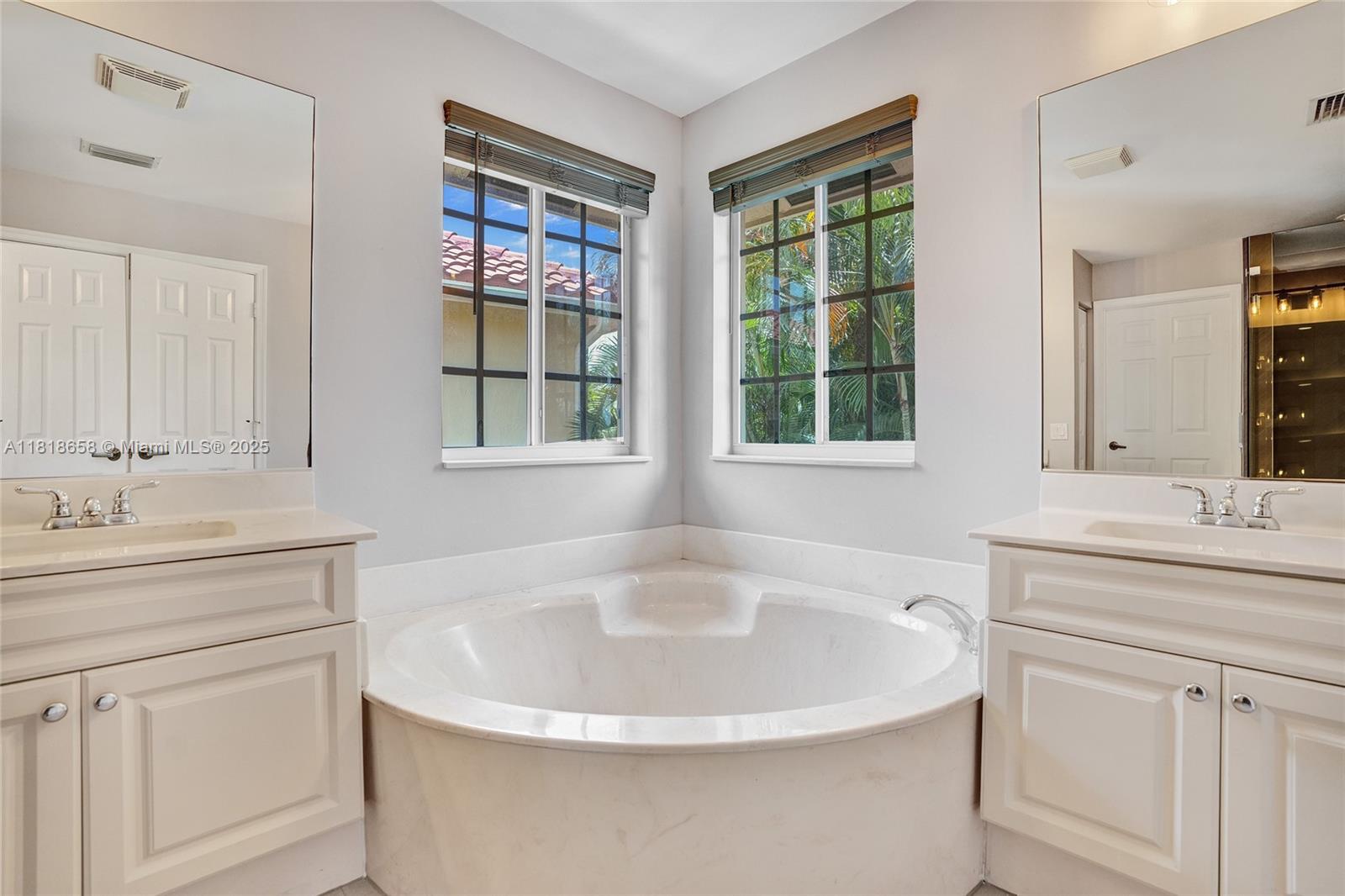 2509 Hunters Run Way, Weston, Florida image 25