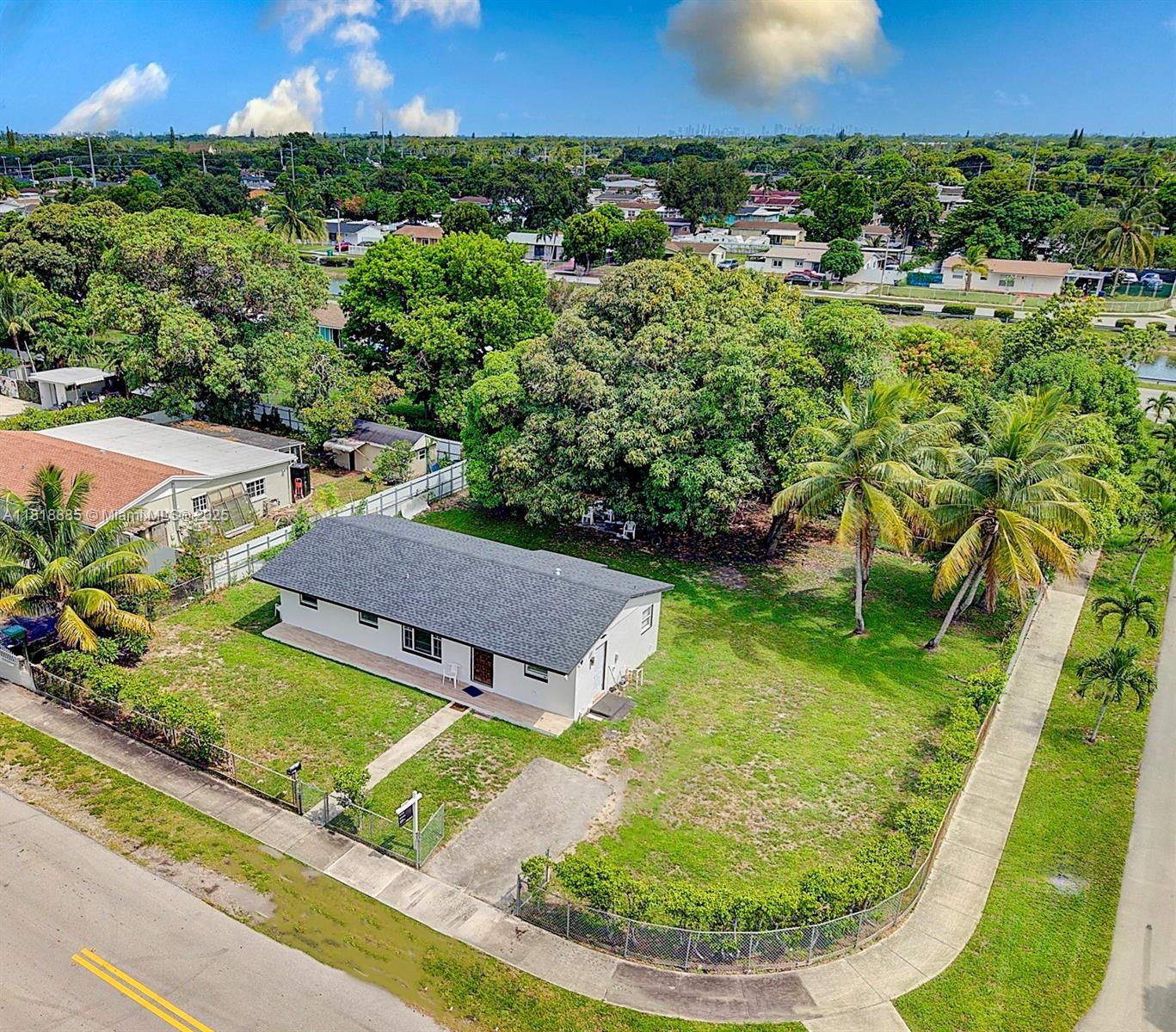 3354 NW 181st St, Miami Gardens, Florida image 1