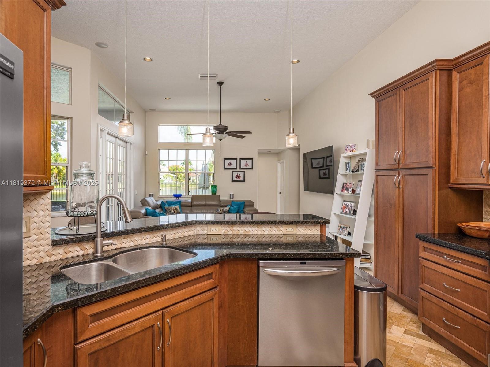 643 Lake Blvd, Weston, Florida image 9