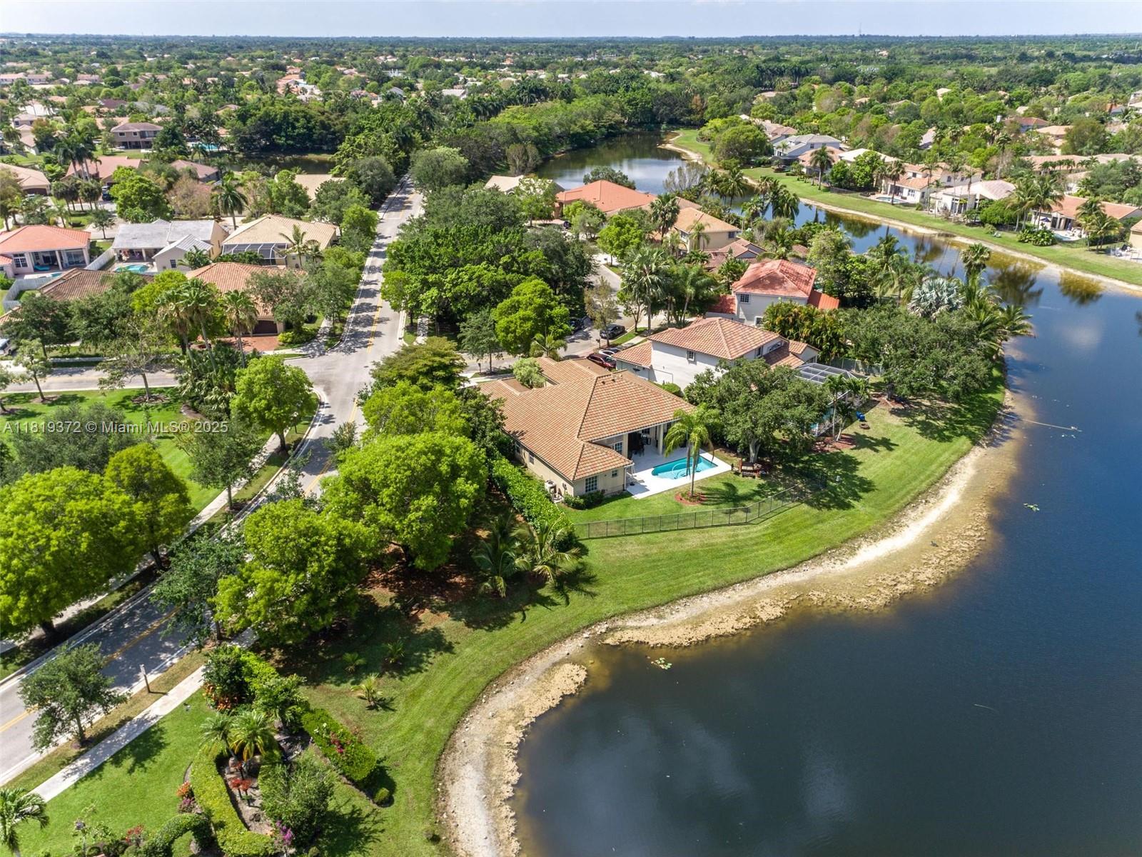 643 Lake Blvd, Weston, Florida image 1