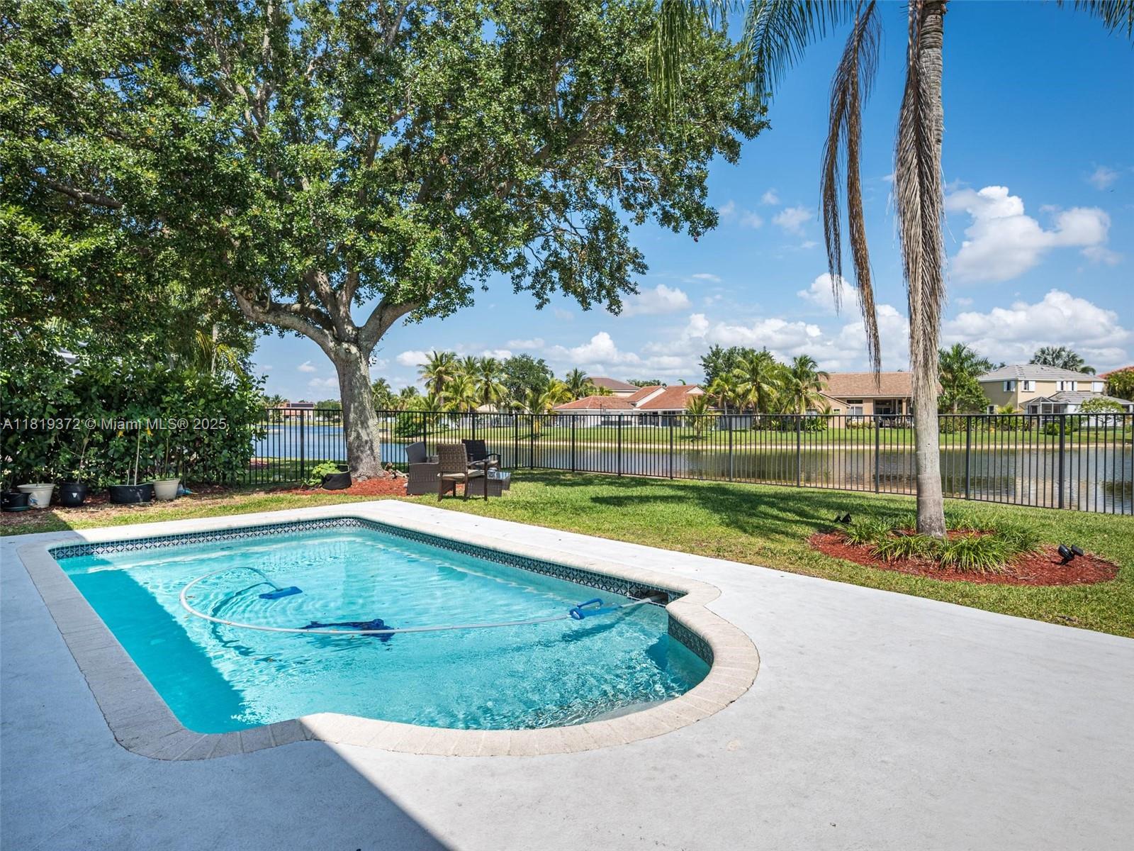 643 Lake Blvd, Weston, Florida image 2