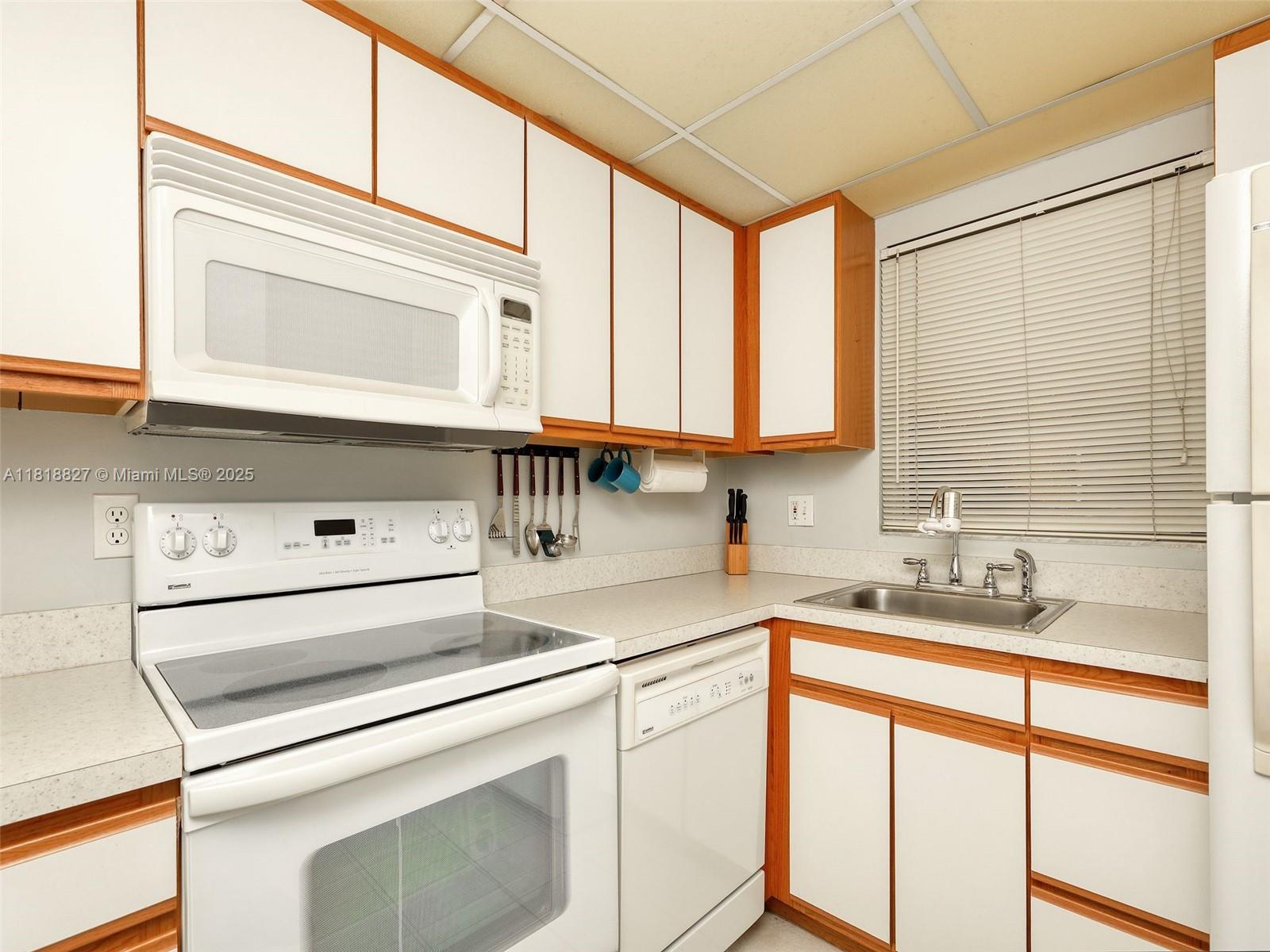 3048 E Sunrise Lakes Dr #319, Sunrise, Florida image 10