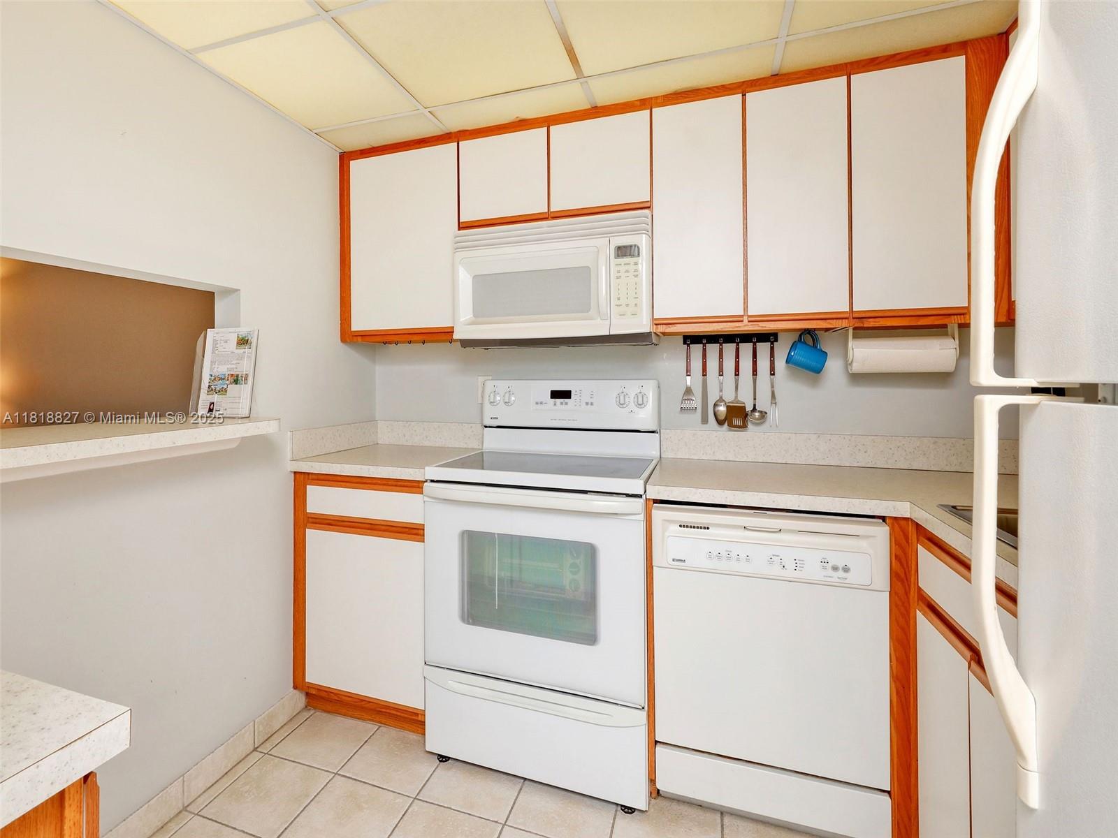 3048 E Sunrise Lakes Dr #319, Sunrise, Florida image 11