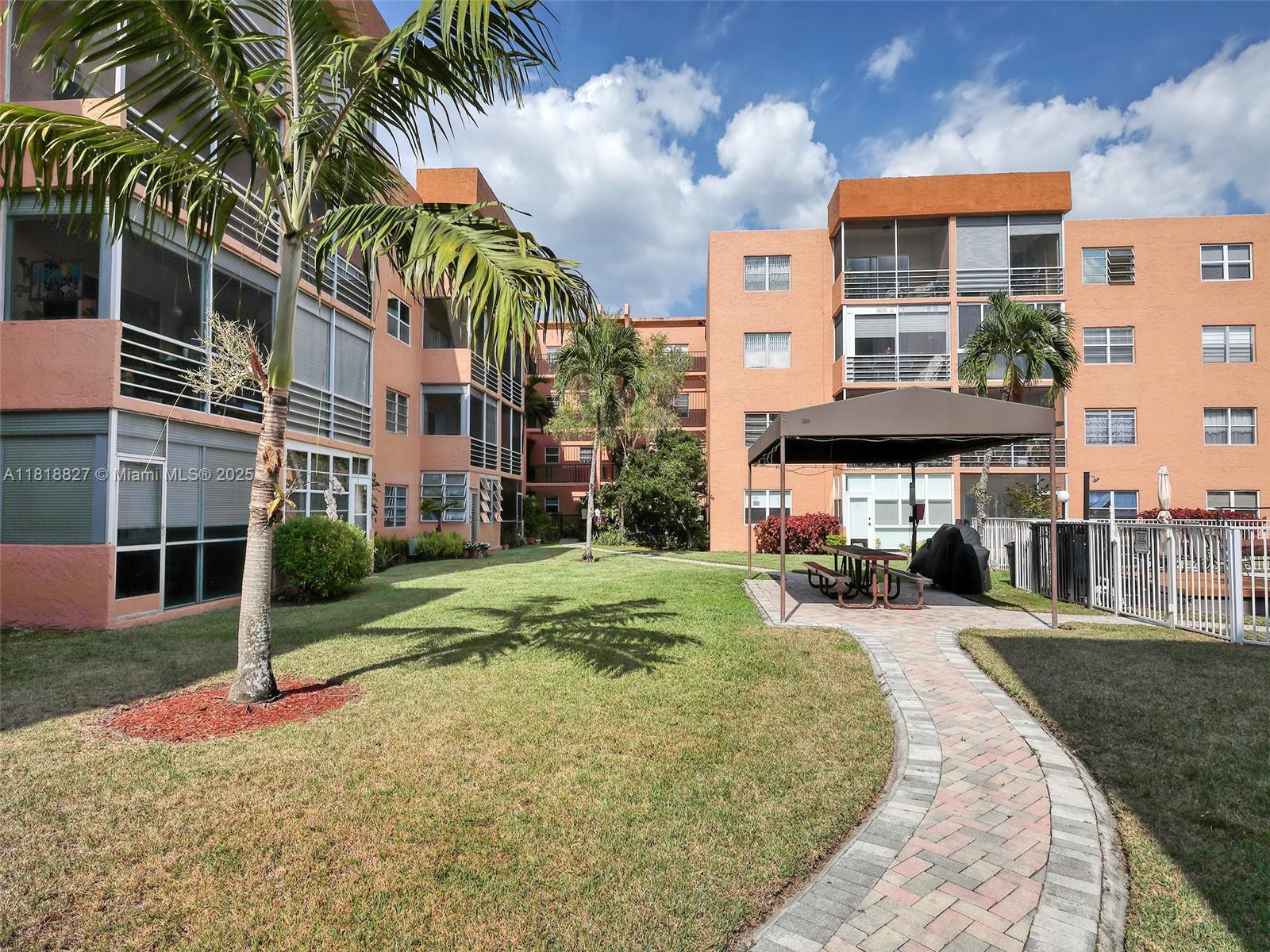 3048 E Sunrise Lakes Dr #319, Sunrise, Florida image 21