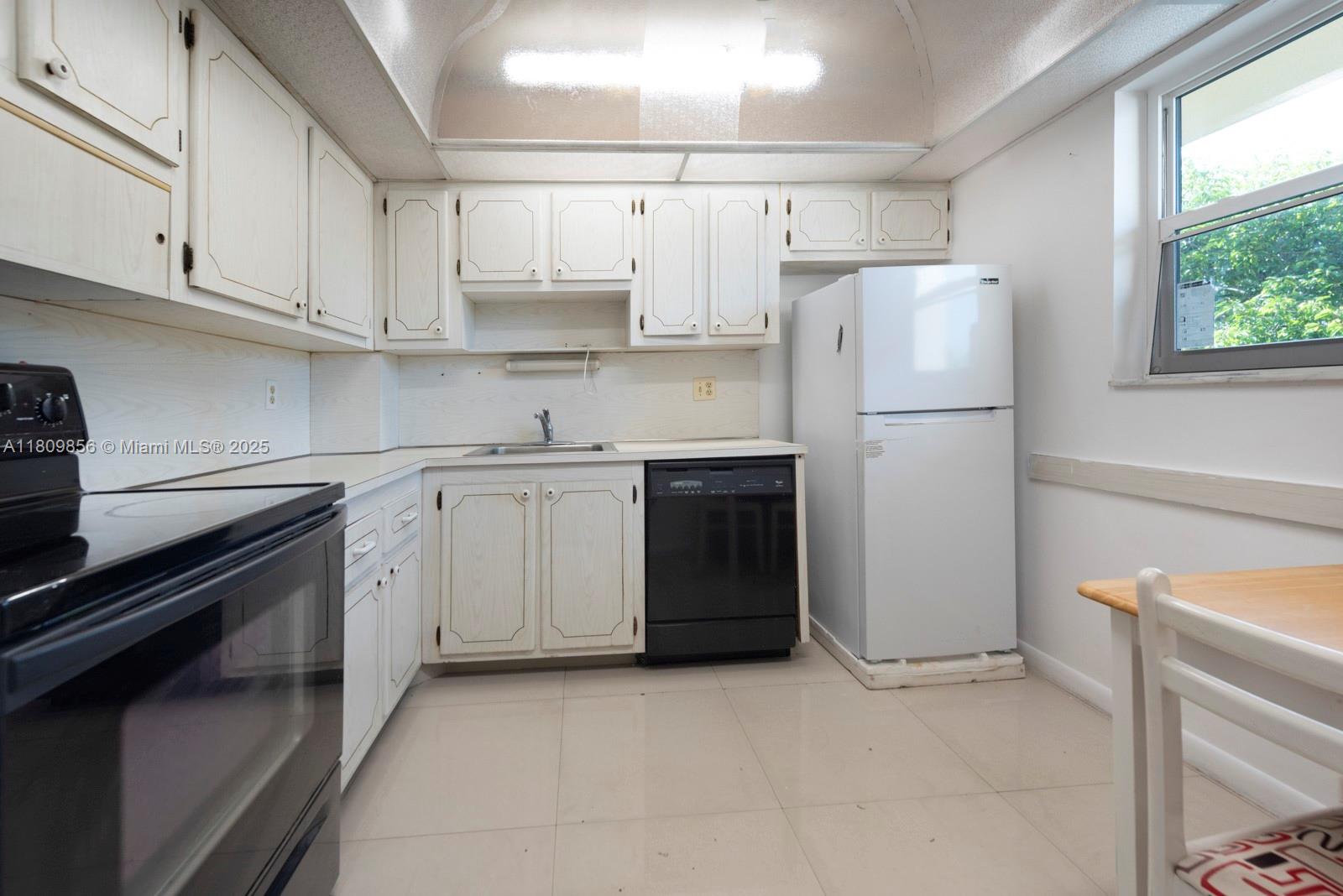 301 Cambridge Rd #203, Hollywood, Florida image 12