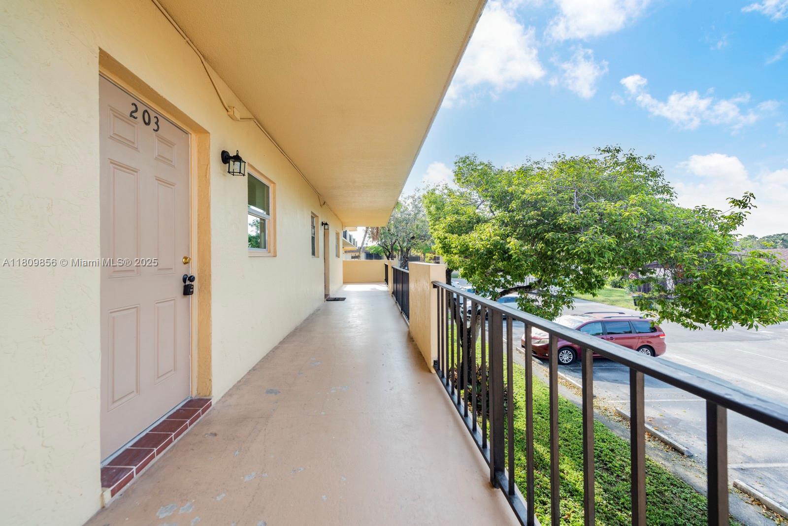 301 Cambridge Rd #203, Hollywood, Florida image 15