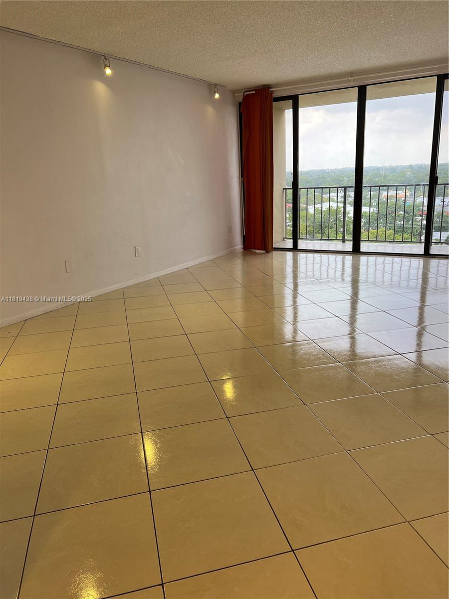 1470 NE 123rd St #A1106, North Miami, Florida image 2