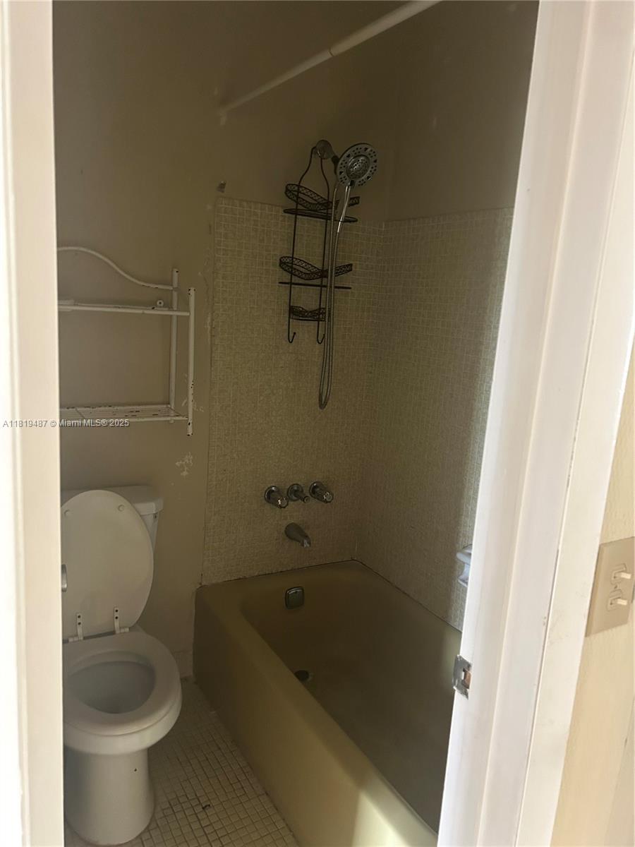 1680 W 72nd St, Hialeah, Florida image 13