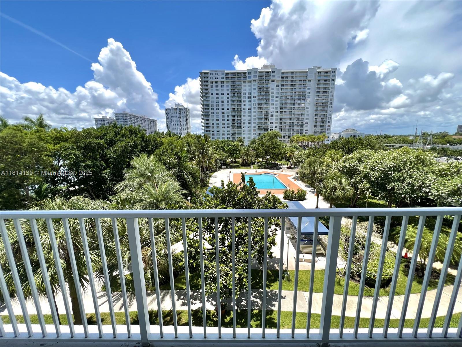 2851 NE 183rd St #414E, Aventura, Florida image 23