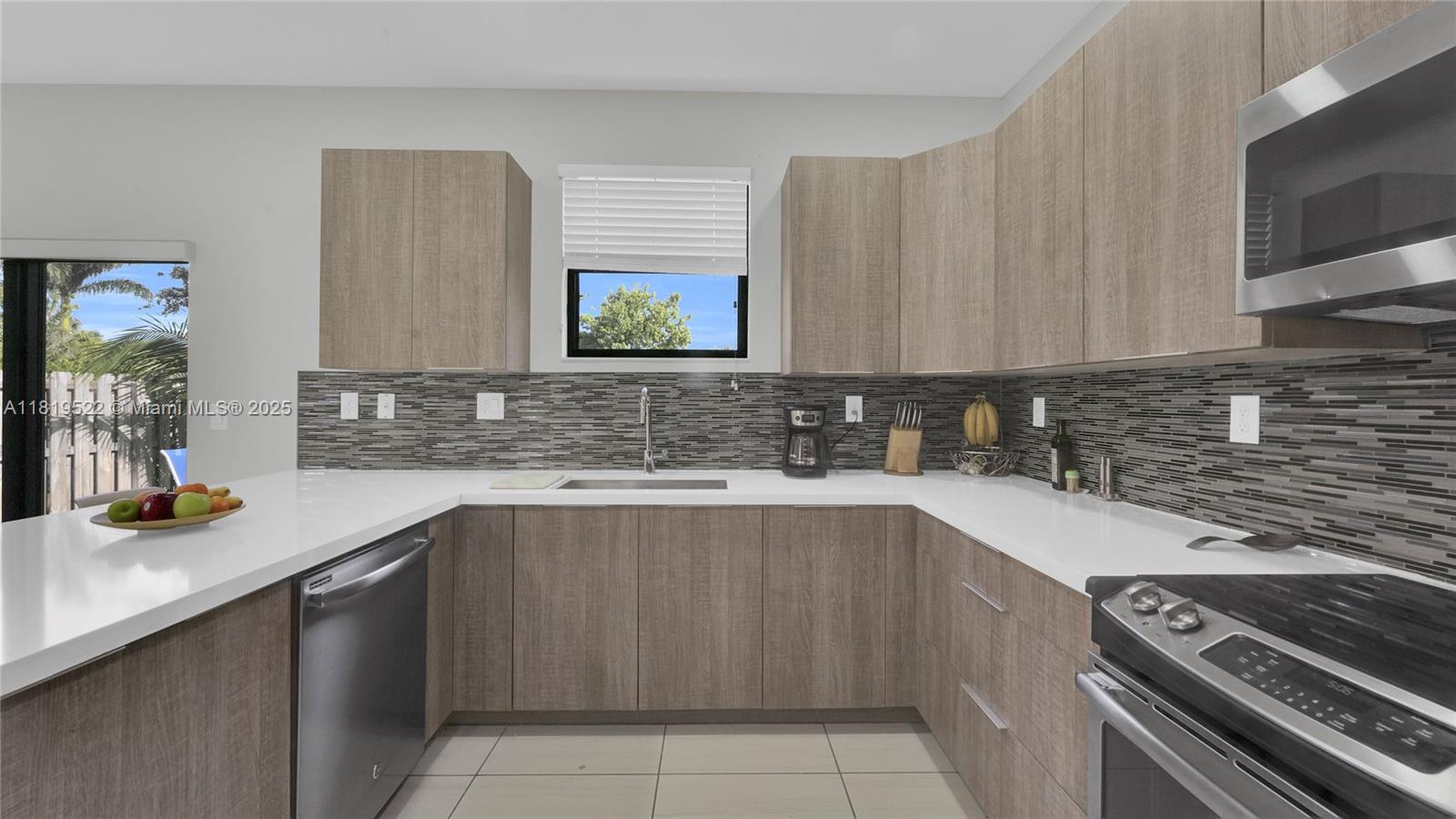 10380 NW 88th Ter, Doral, Florida image 15