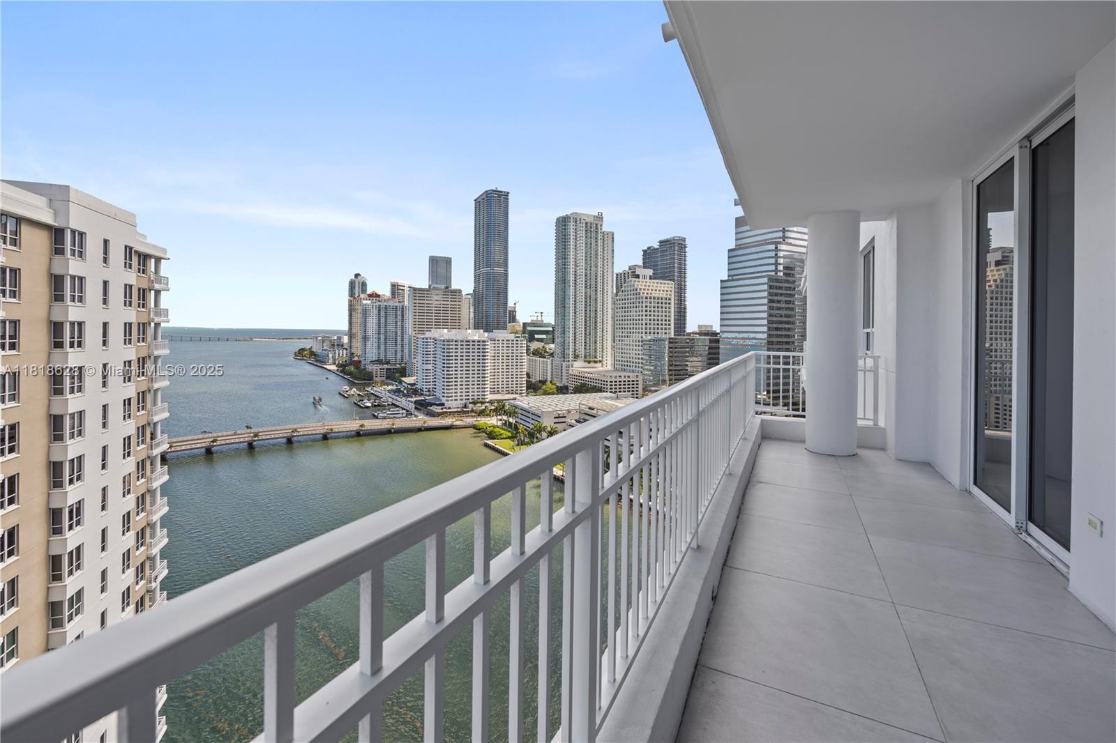 Apartamento à Venda em Miami, FL