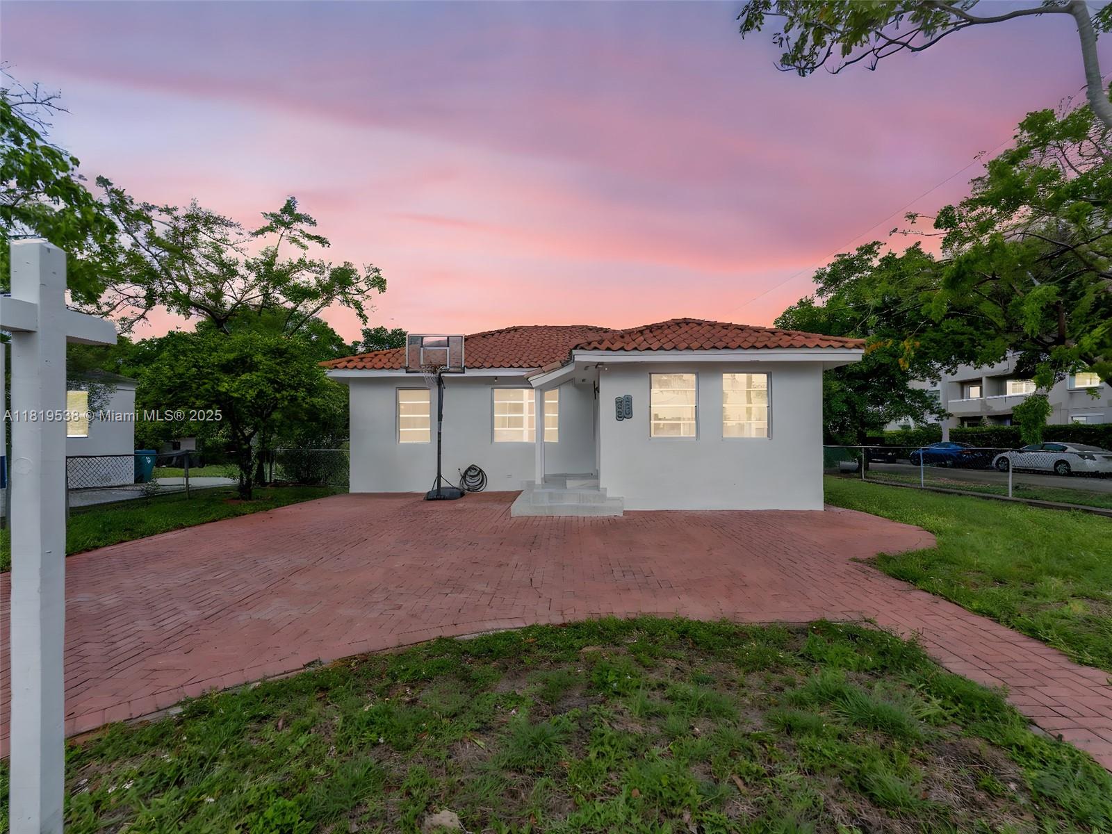 520 NW 32nd Pl, Miami, Florida image 1