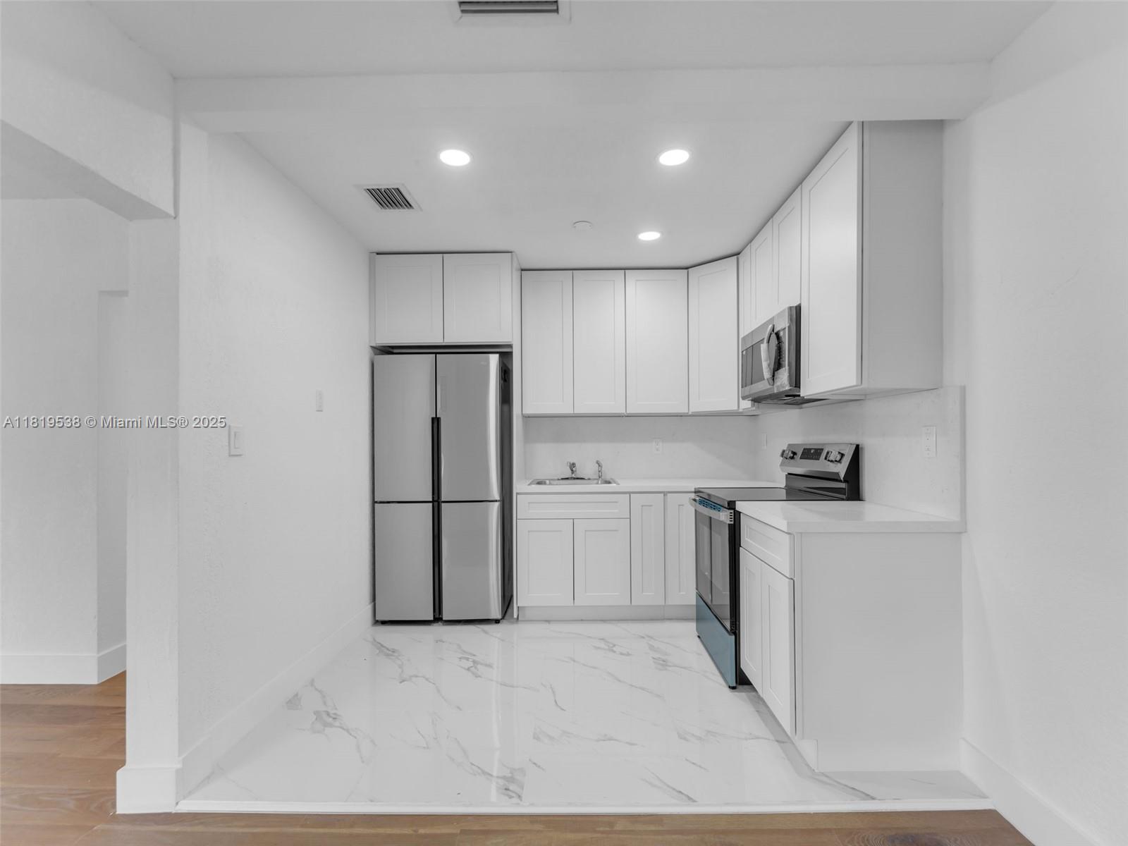 520 NW 32nd Pl, Miami, Florida image 11