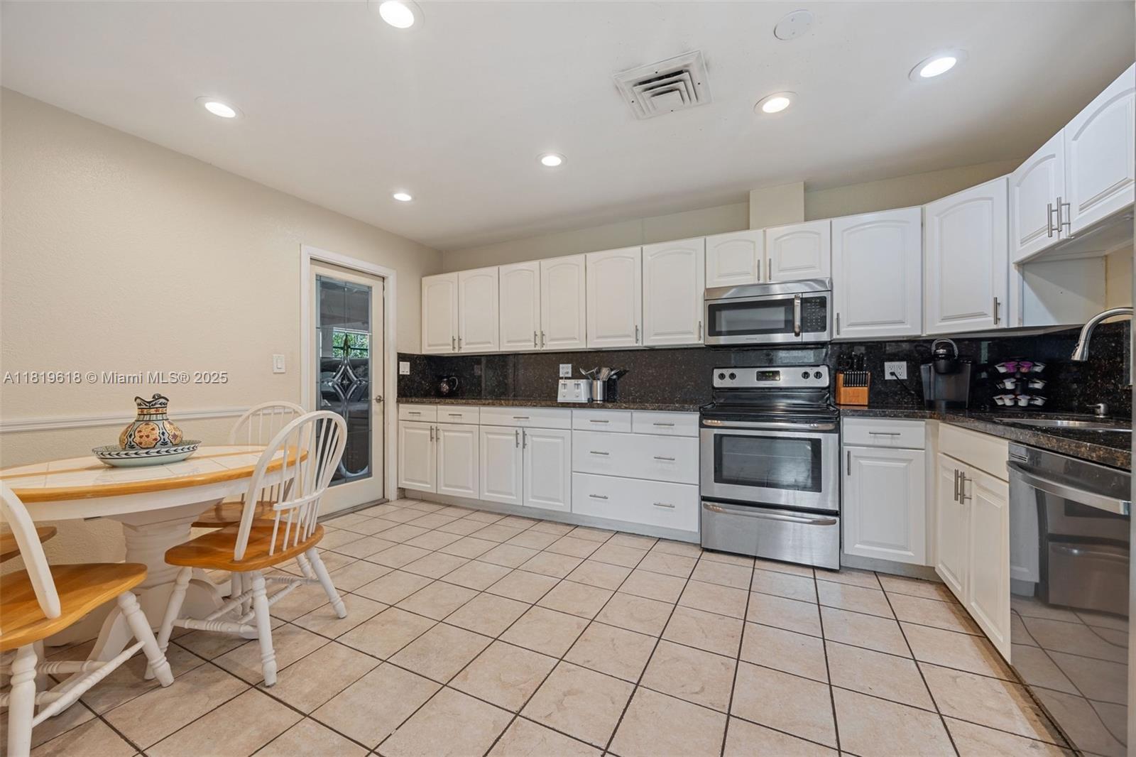 740 NW 97th Ter, Pembroke Pines, Florida image 11