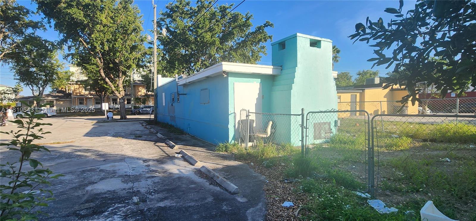 1881 N Tamarind Ave, West Palm Beach, Florida image 4