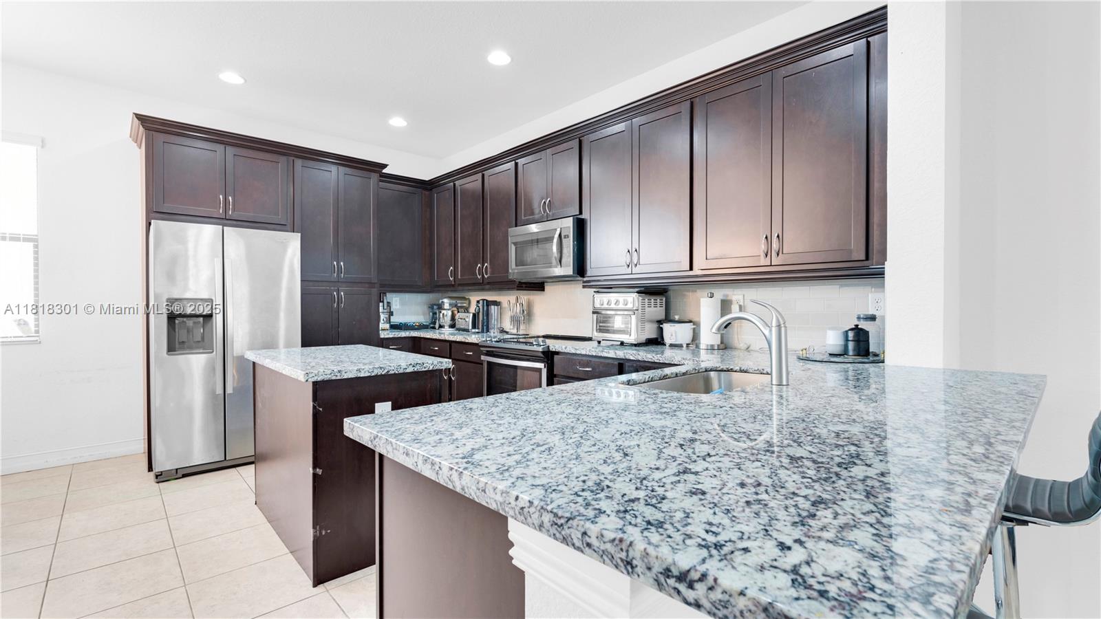 11530 SW 13th Ct, Pembroke Pines, Florida image 13
