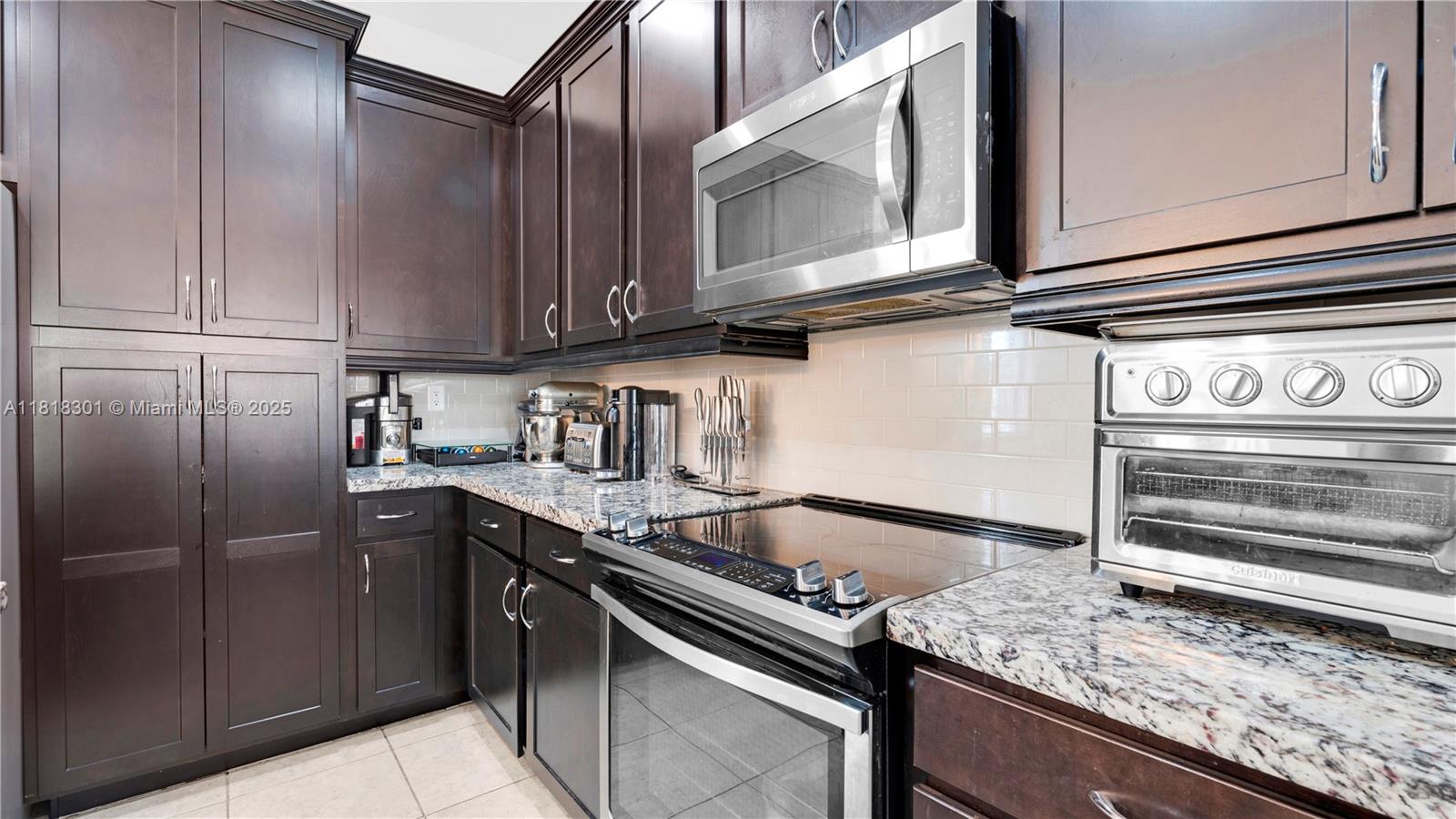 11530 SW 13th Ct, Pembroke Pines, Florida image 15