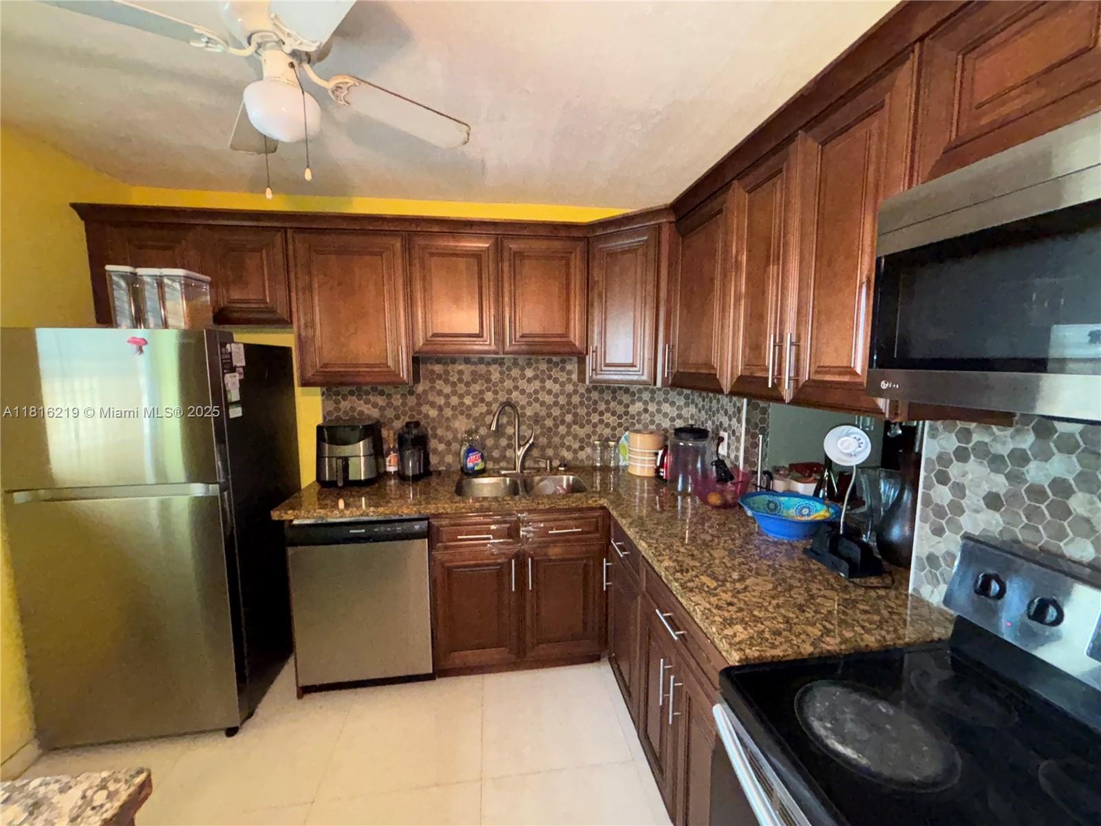 301 Cambridge Rd #302, Hollywood, Florida image 2