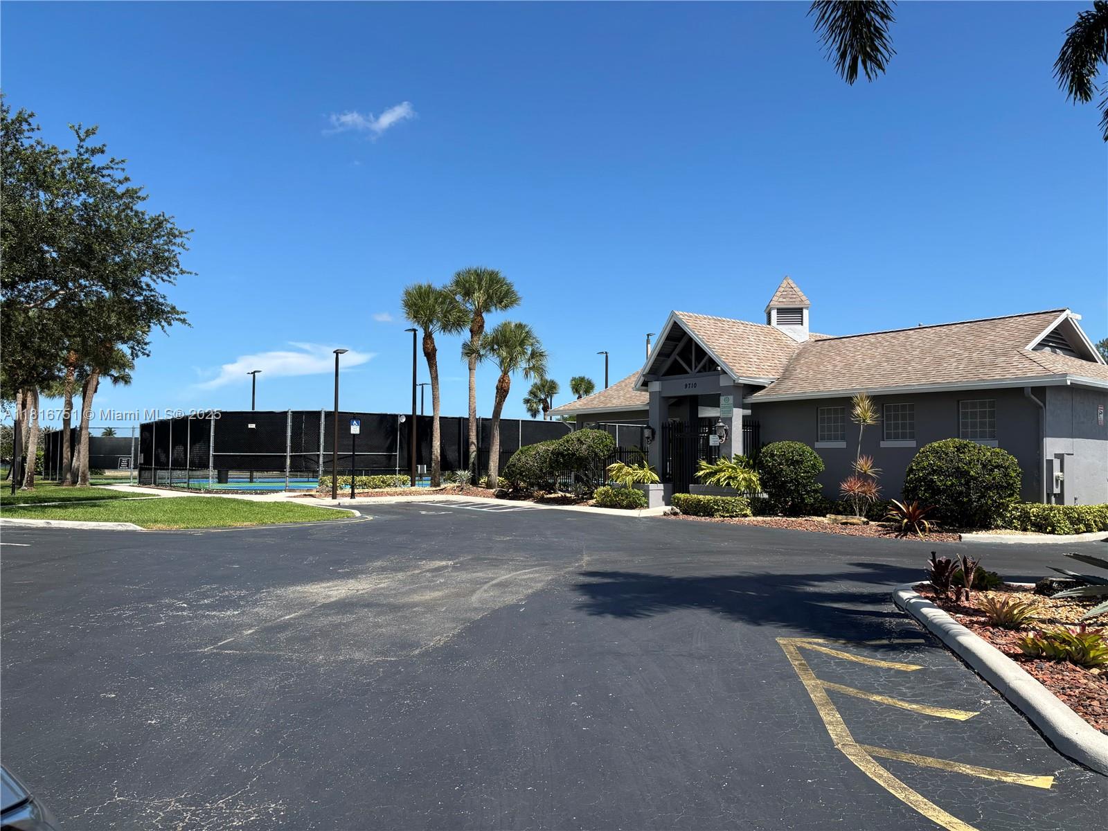 6005 N Golden Beauty Ln, Tamarac, Florida image 28