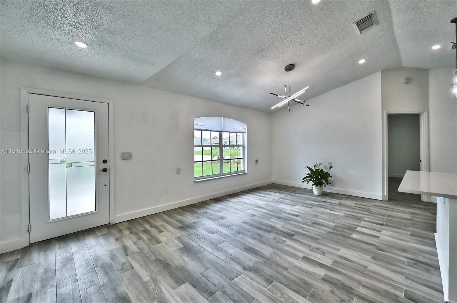 2273 SW Phyllis Ln, Port St. Lucie, Florida image 4