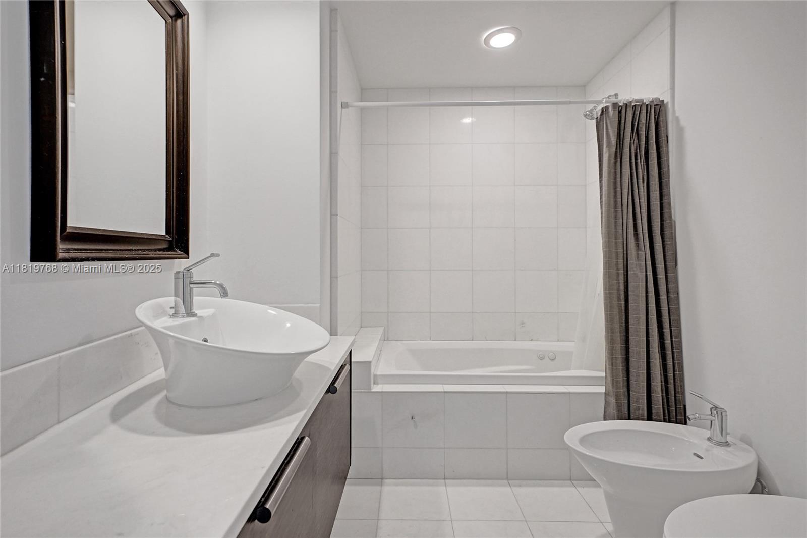 2950 NE 188th Street #225, Aventura, Florida image 14