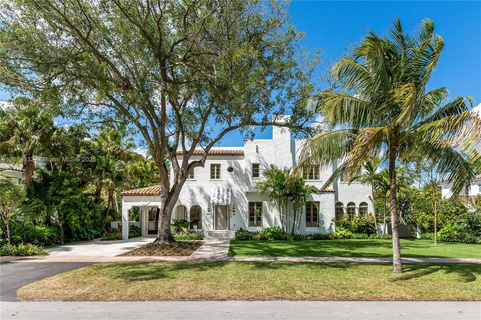 1225 N Greenway Dr, Coral Gables, Florida image 17