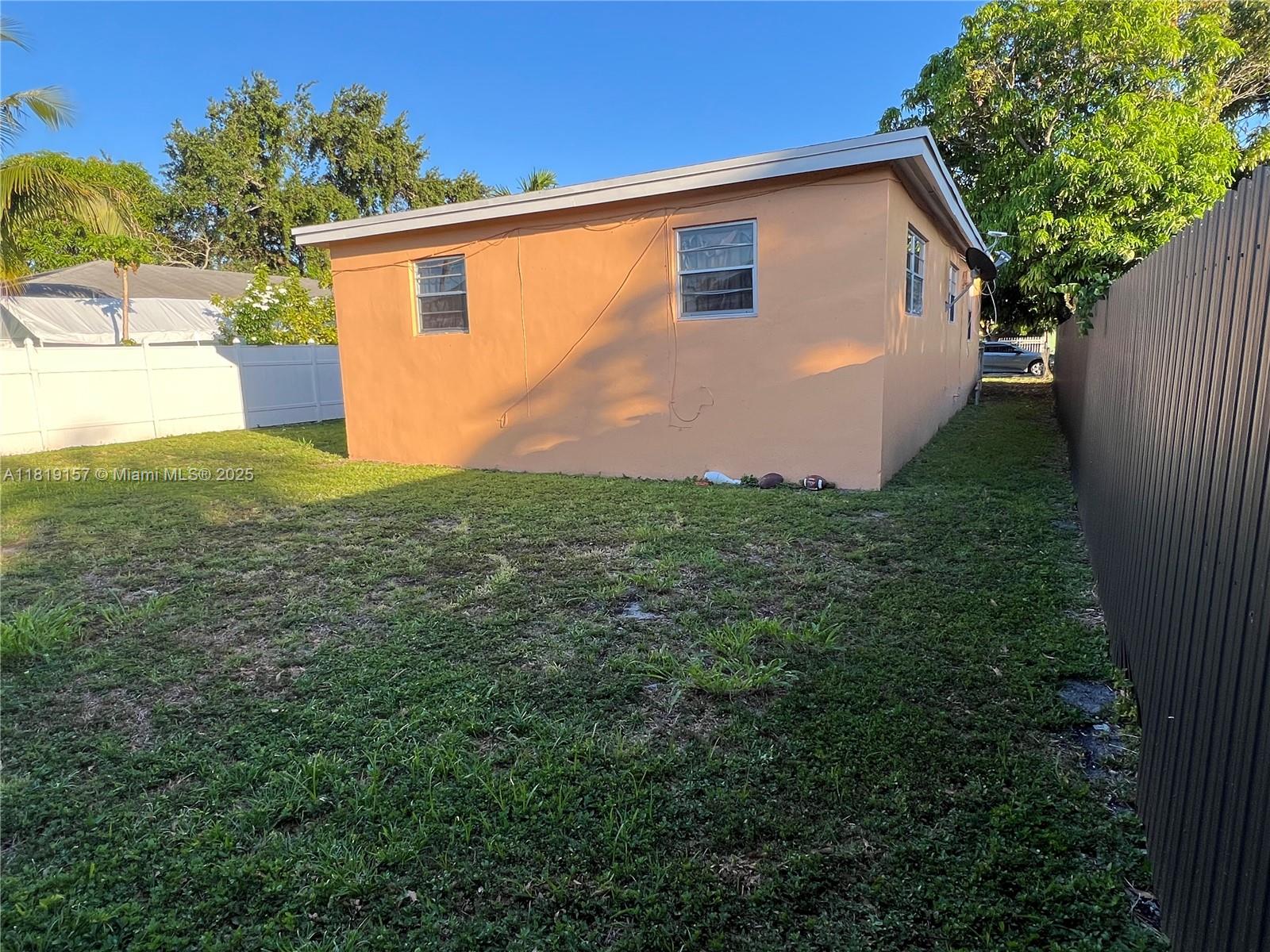 2141 NW 57 St, Miami, Florida image 9